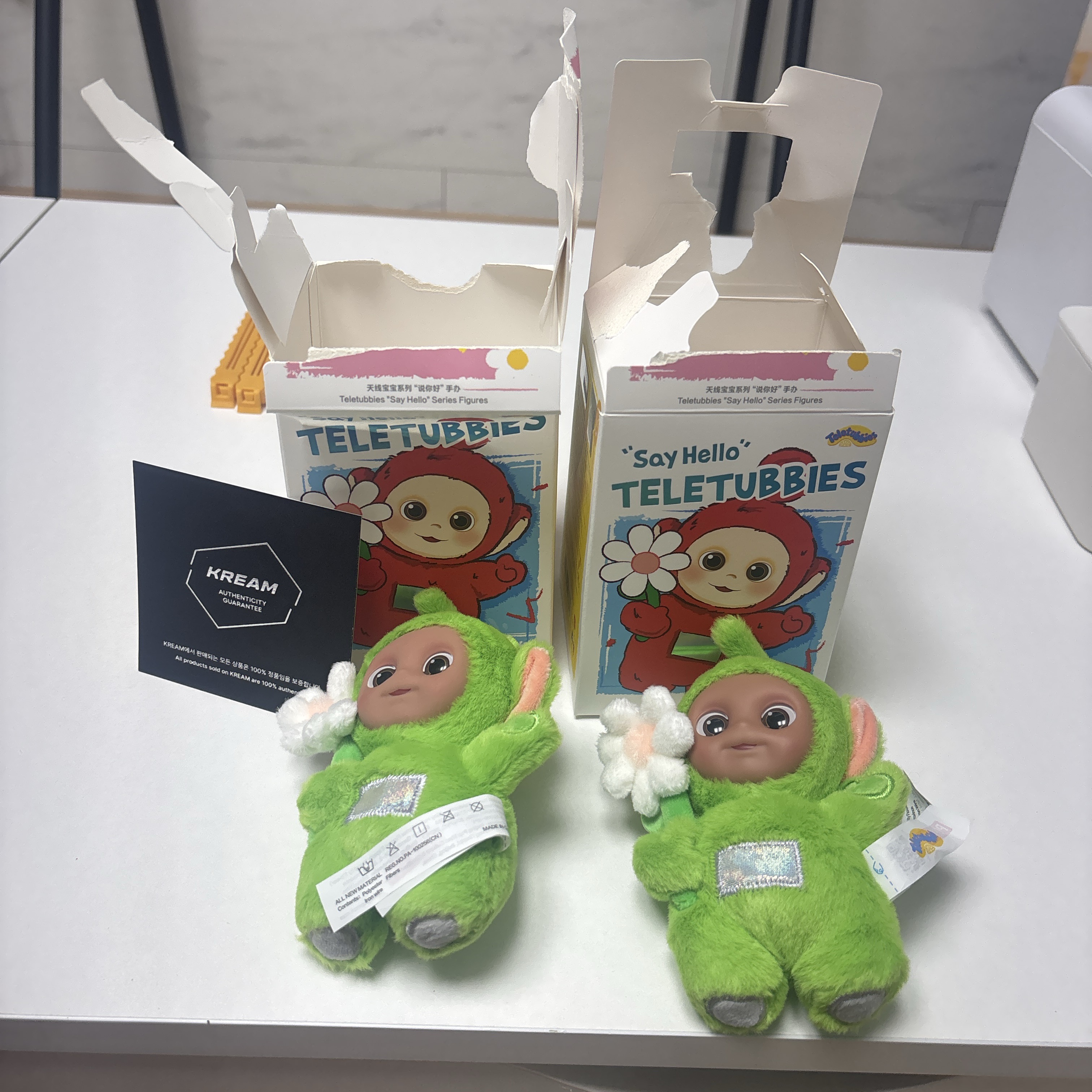 Pop Mart Teletubbies Say Hello Series Figures Sealed Case (1 Blind Box) 착용 스타일
