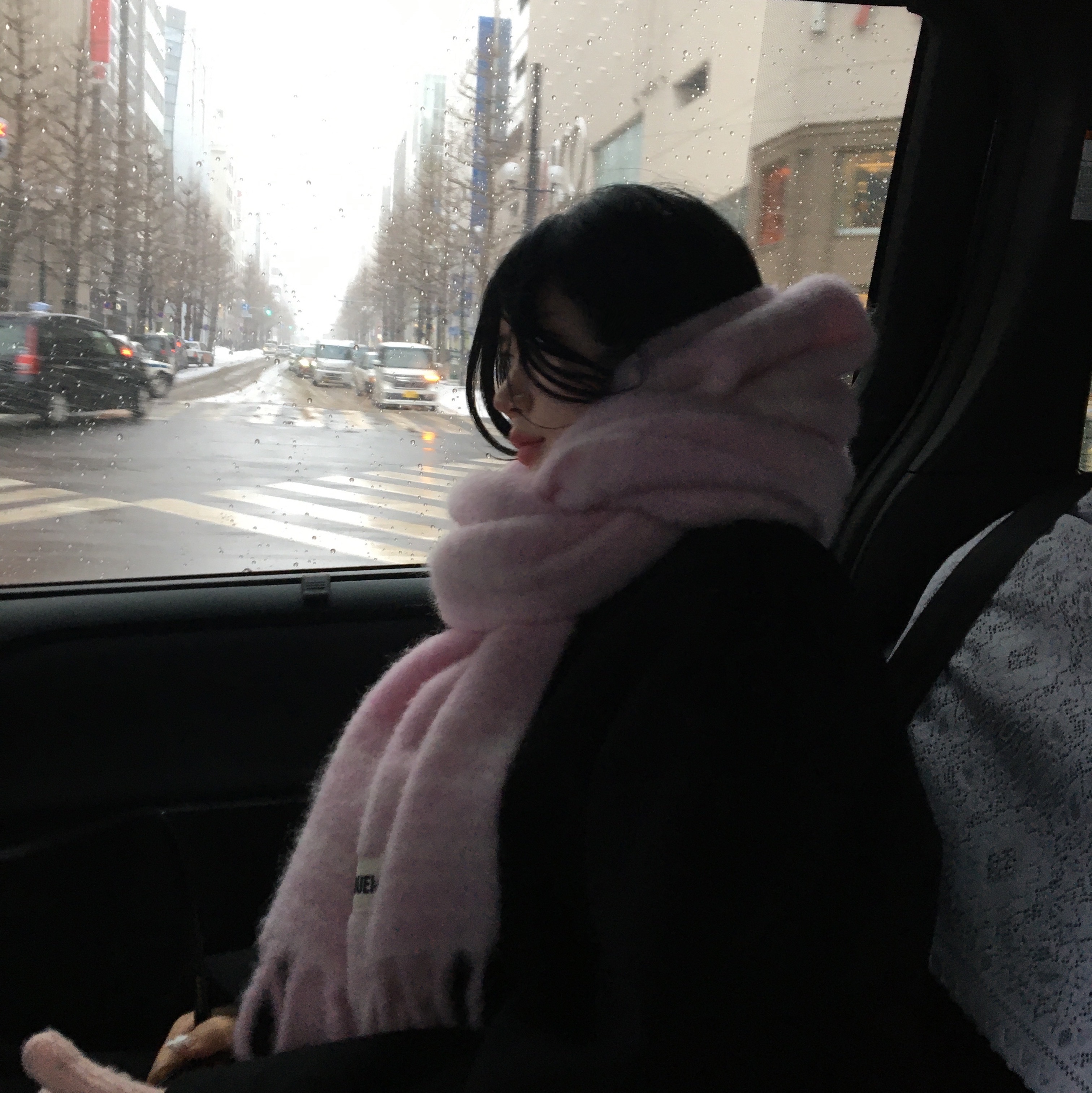 Subu Permanent F-Line Dots, Jacquemus L’echarpe Carro Le Chouchou Jacquard Check Muffler Light Pink 착용 스타일 - 4