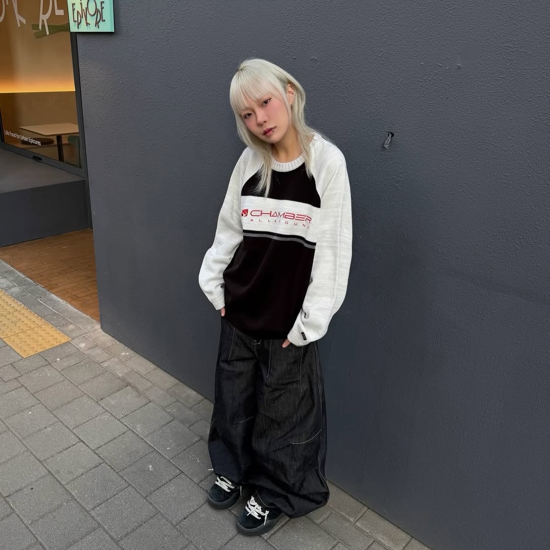 SPORT CHAMBER x Coca-Cola Sweater Black 착용 스타일 - 2