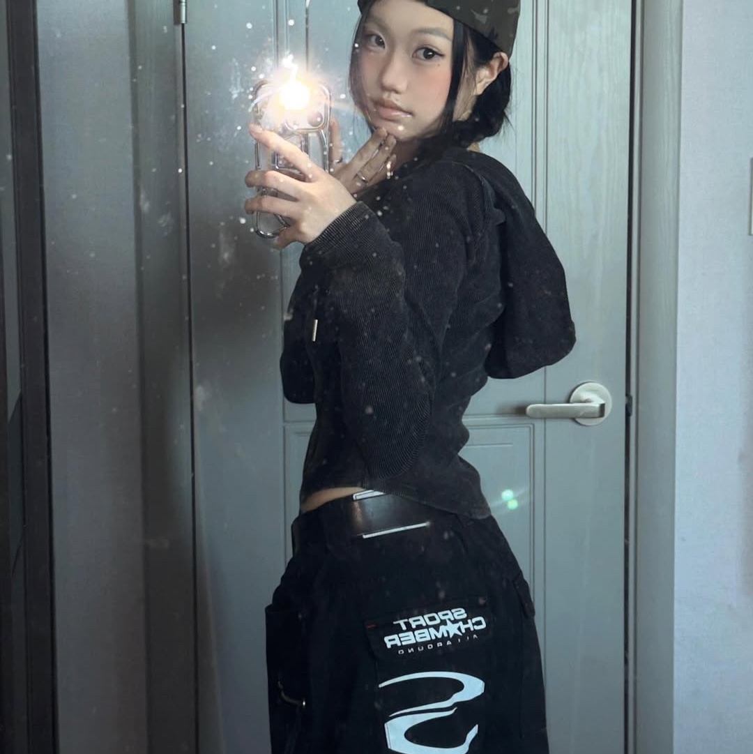 SPORT CHAMBER x Coca-Cola Cargo Pants Black 착용 스타일 - 1