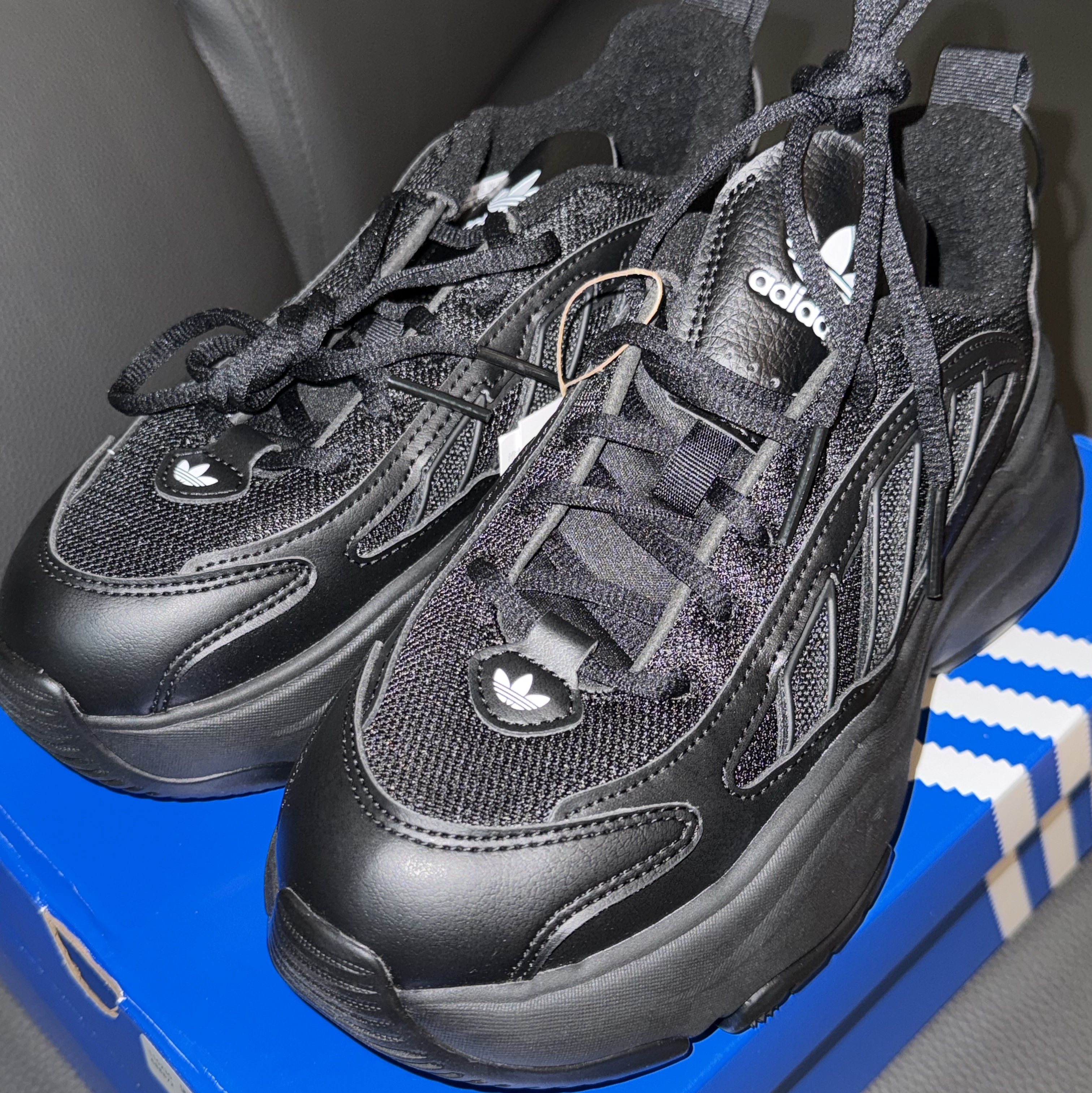 (W) Adidas Ozgaia Triple Black 착용 스타일
