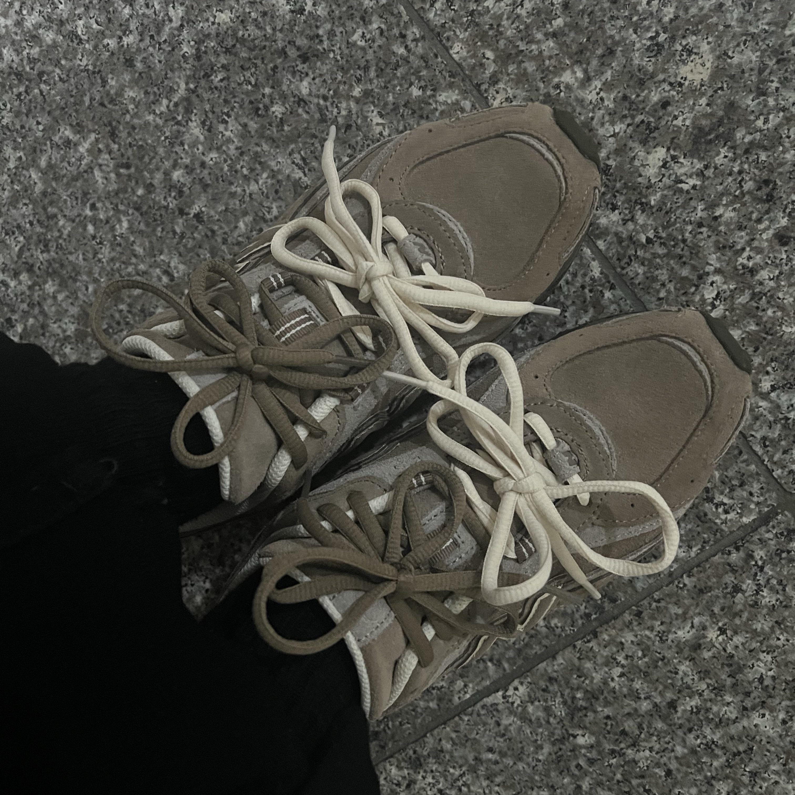 New Balance 204L Suede Mushroom Arid Stone 착용 스타일