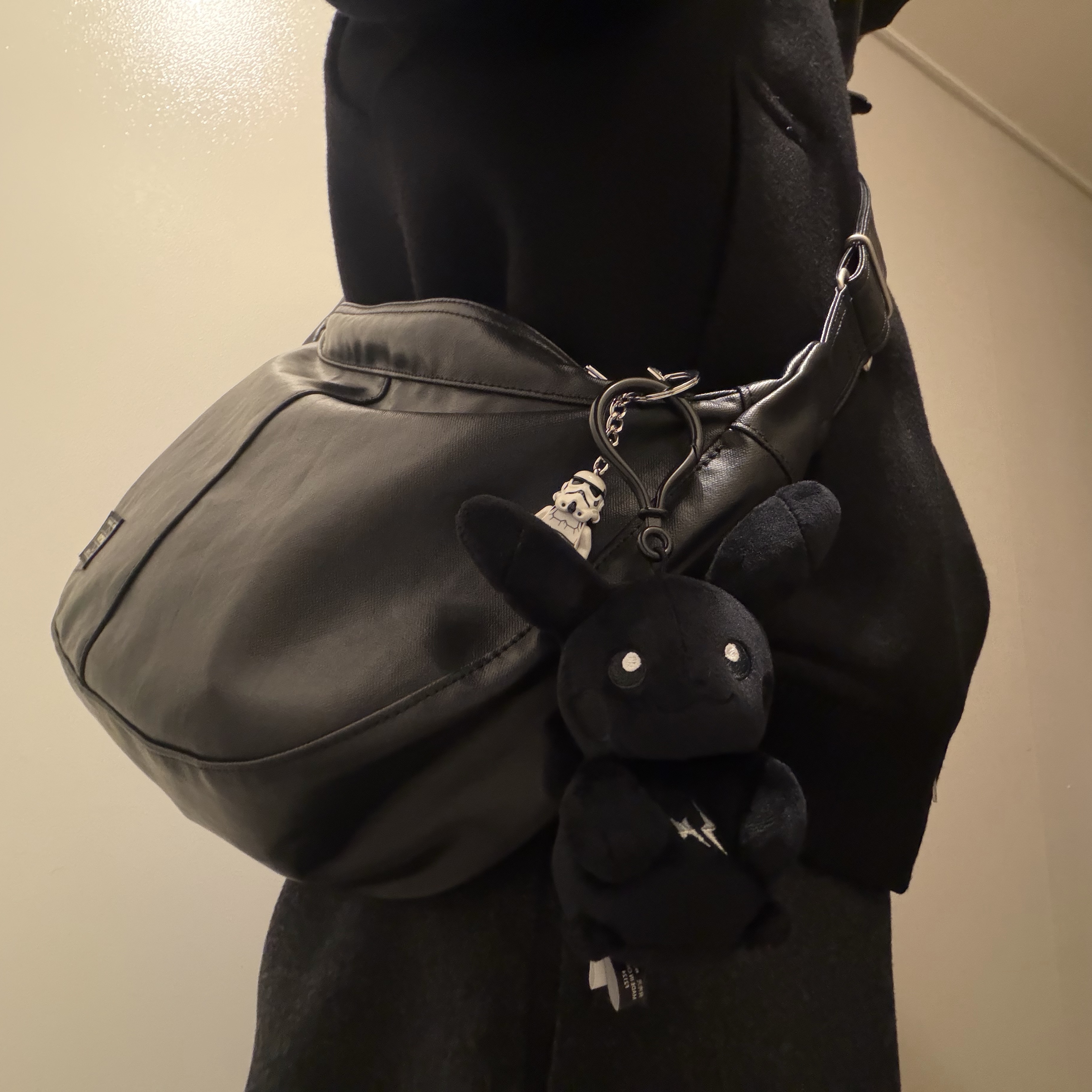 Fragment x Pokemon INN Thunderbolt Project TBP Mascot Key Ring Pikachu Black, Porter Free Style Shoulder Bag Black 착용 스타일