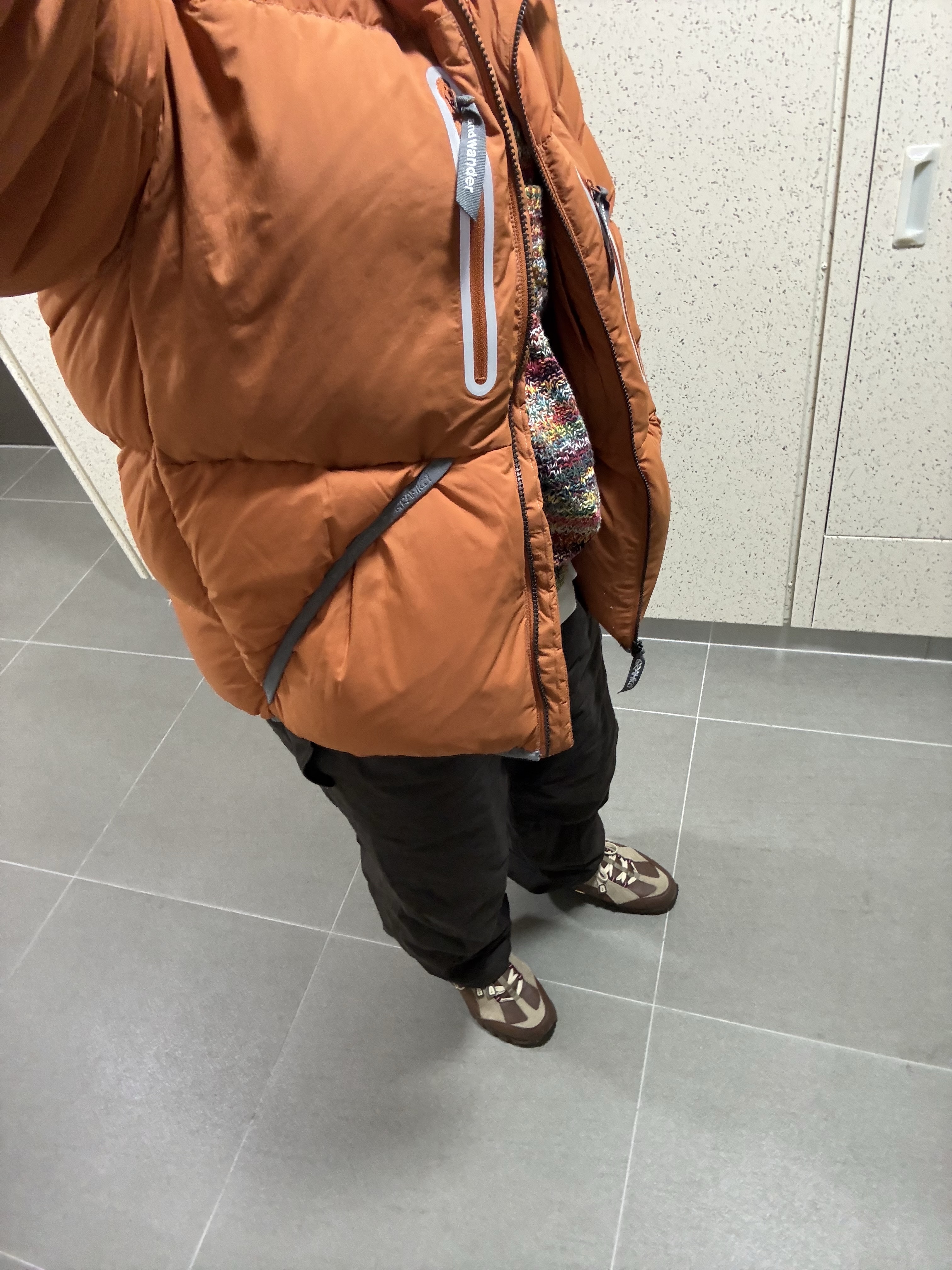 Nike x Jacquemus Air Humara LX Ale Brown and Gold 착용 스타일 - 2