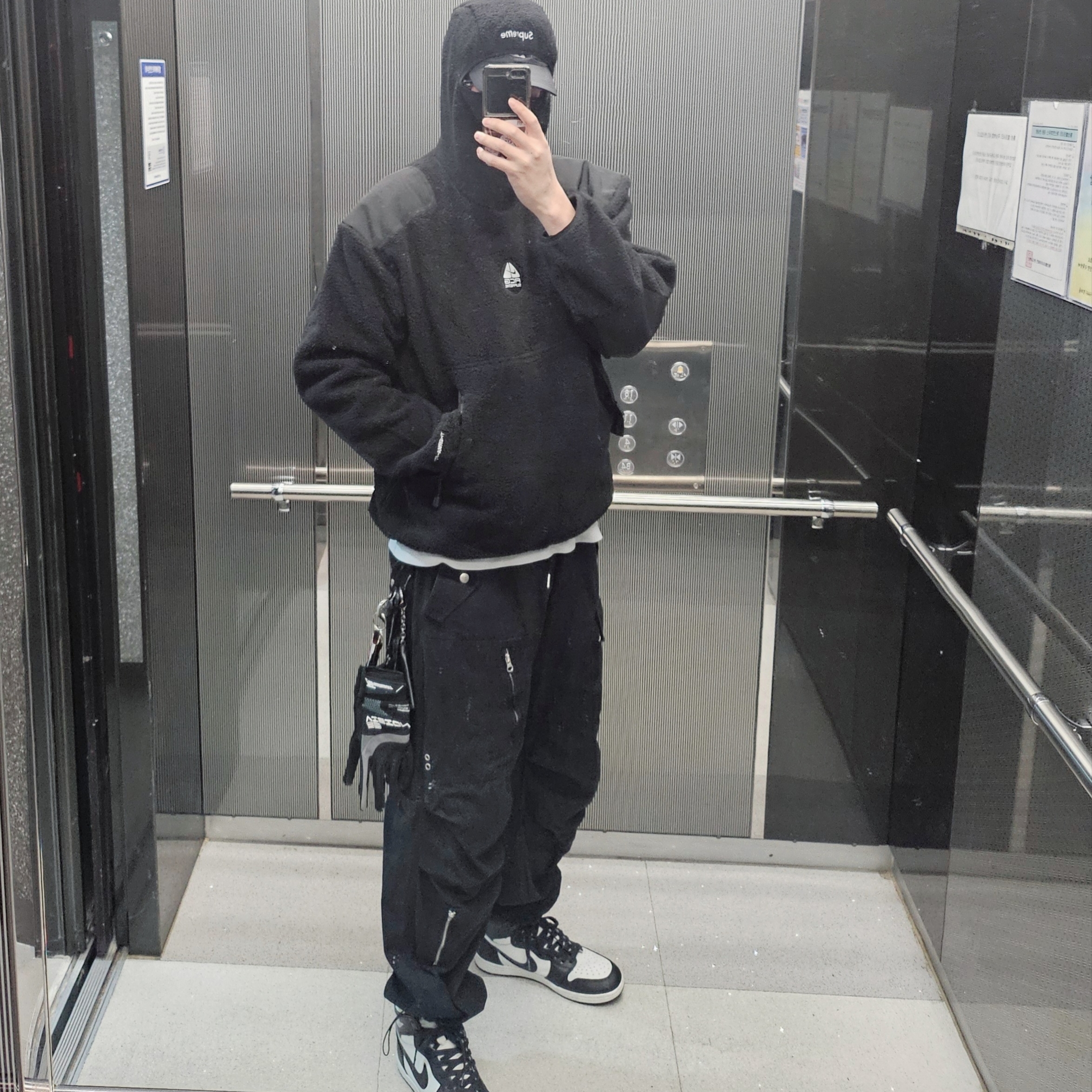 Supreme x Nike ACG Fleece Pullover Black - 22FW, Jordan 1 High 85 Black White 착용 스타일