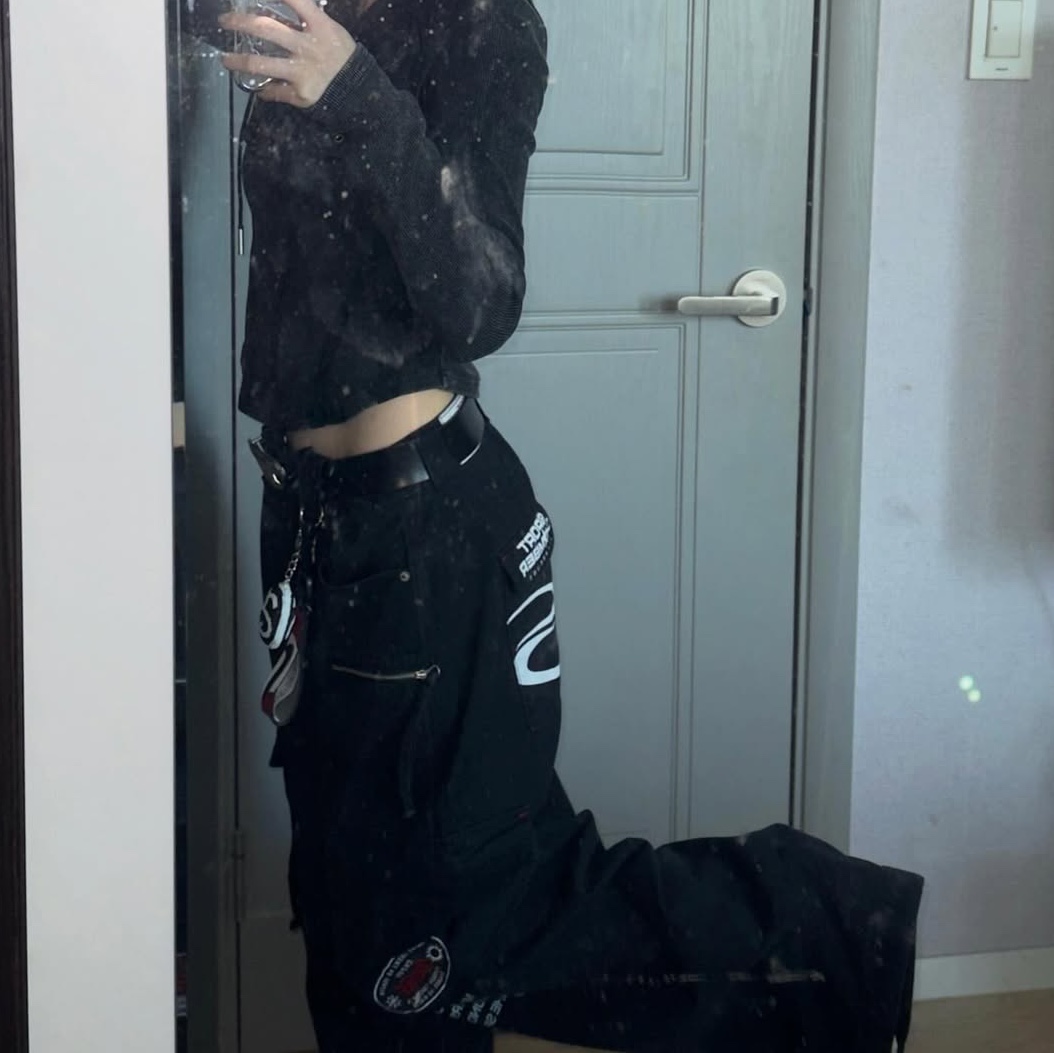 SPORT CHAMBER x Coca-Cola Cargo Pants Black 착용 스타일 - 2