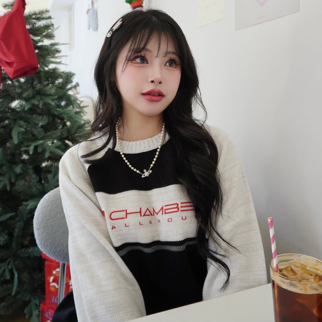 SPORT CHAMBER x Coca-Cola Sweater Black 착용 스타일 - 1