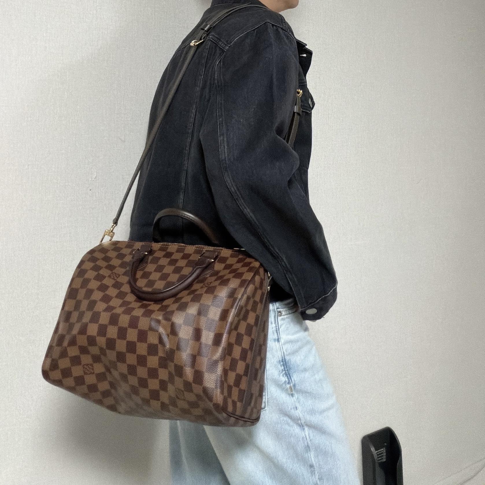 Louis Vuitton Speedy Bandouliere 30 Damier Ebene 착용 스타일 - 2
