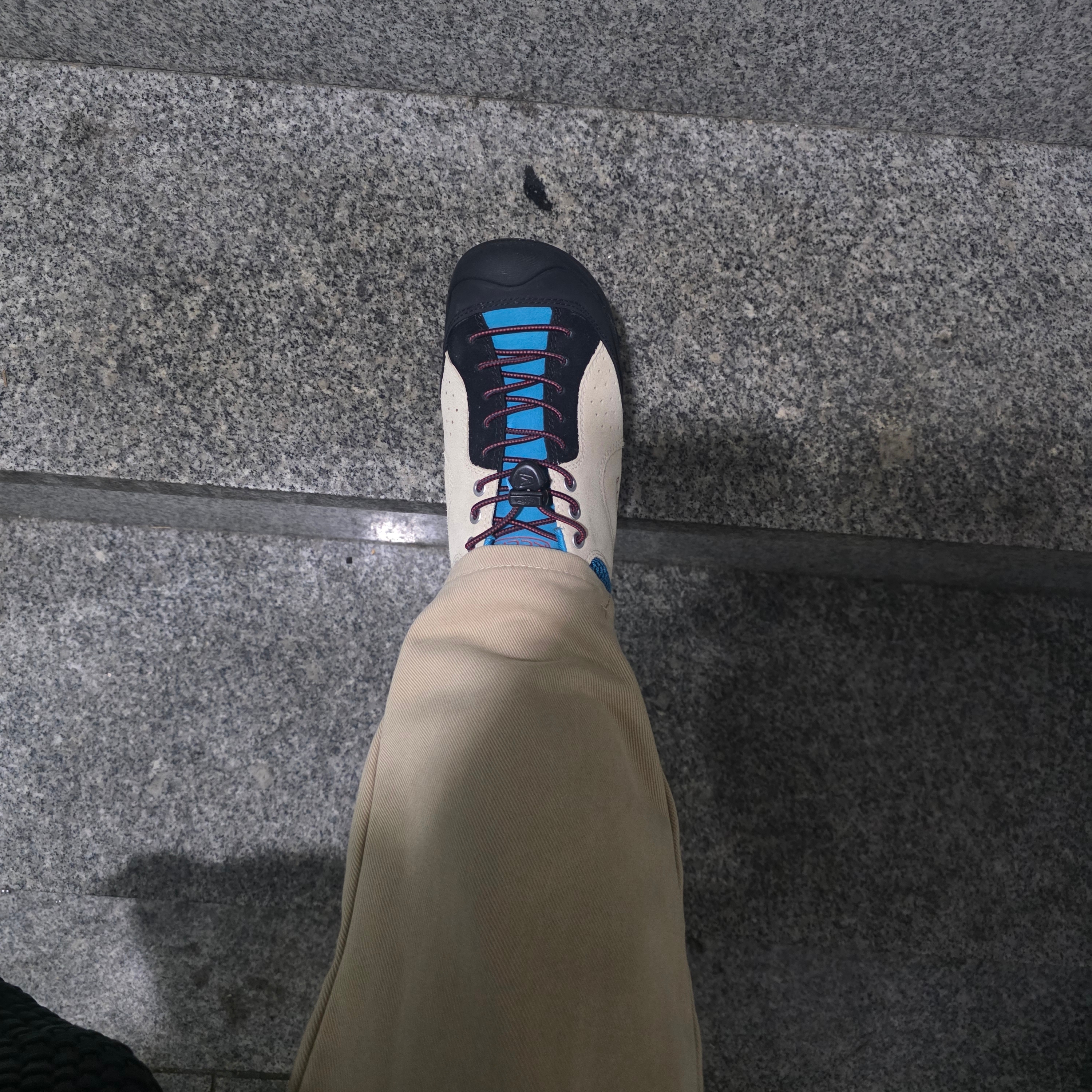 (W) Keen Jasper Rocks SP Sneakers Beige 착용 스타일