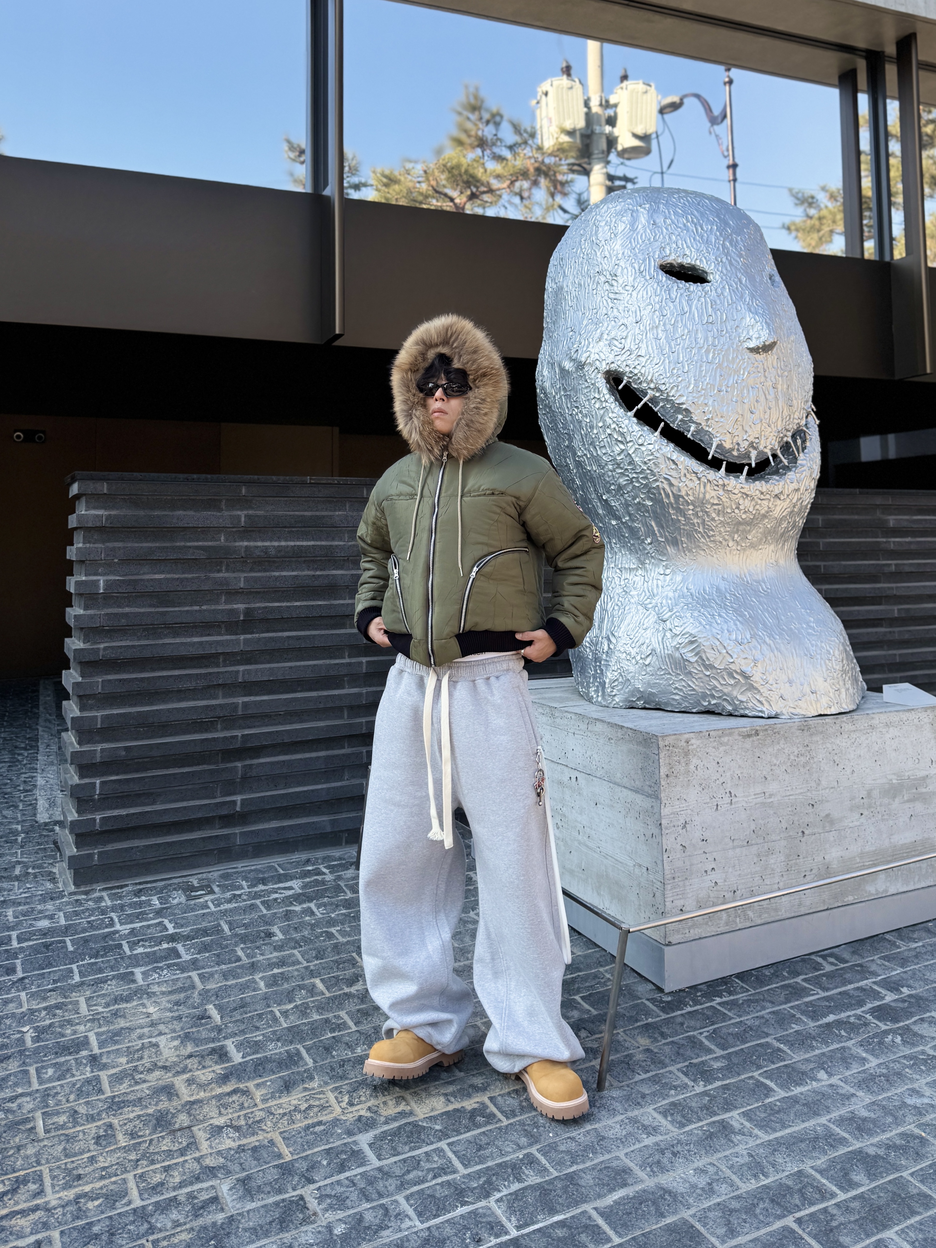 Nonnod Scuba Pajama Pants Grey, Balenciaga Swift Oval Sunglasses Black 착용 스타일