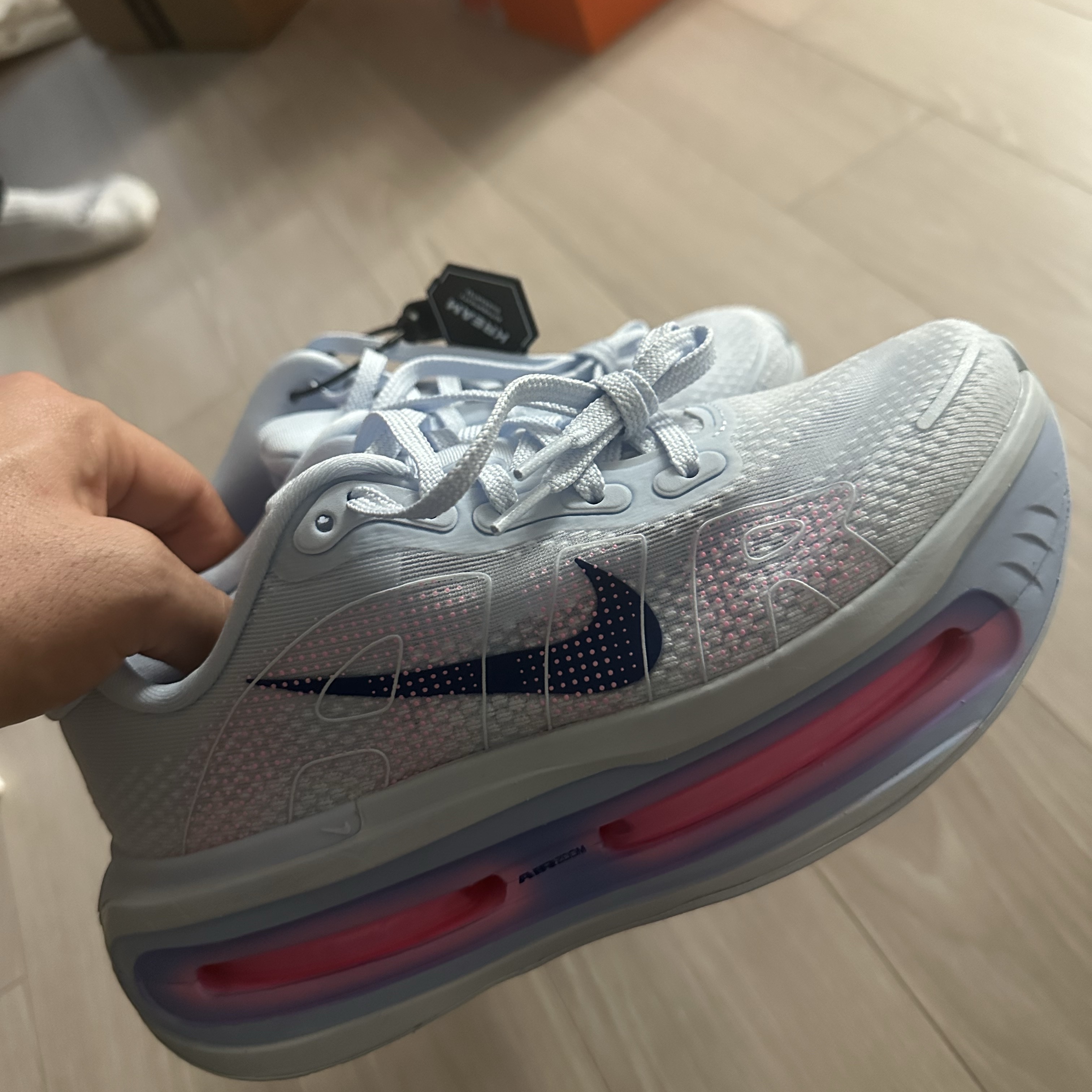 (W) Nike Vomero Premium Blue Tint Aluminum 착용 스타일
