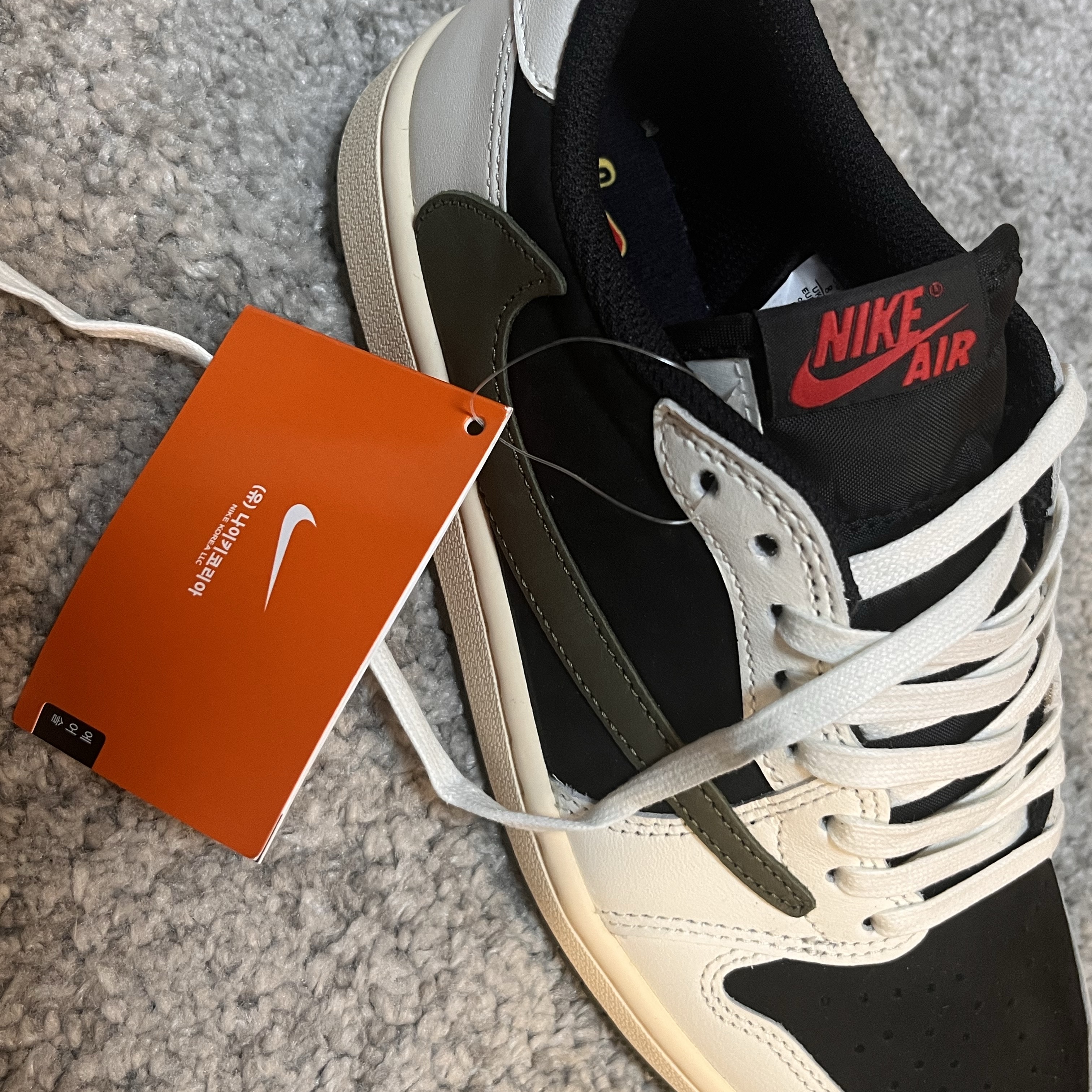 (W) Jordan 1 x Travis Scott Retro Low OG SP Medium Olive 착용 스타일 - 3