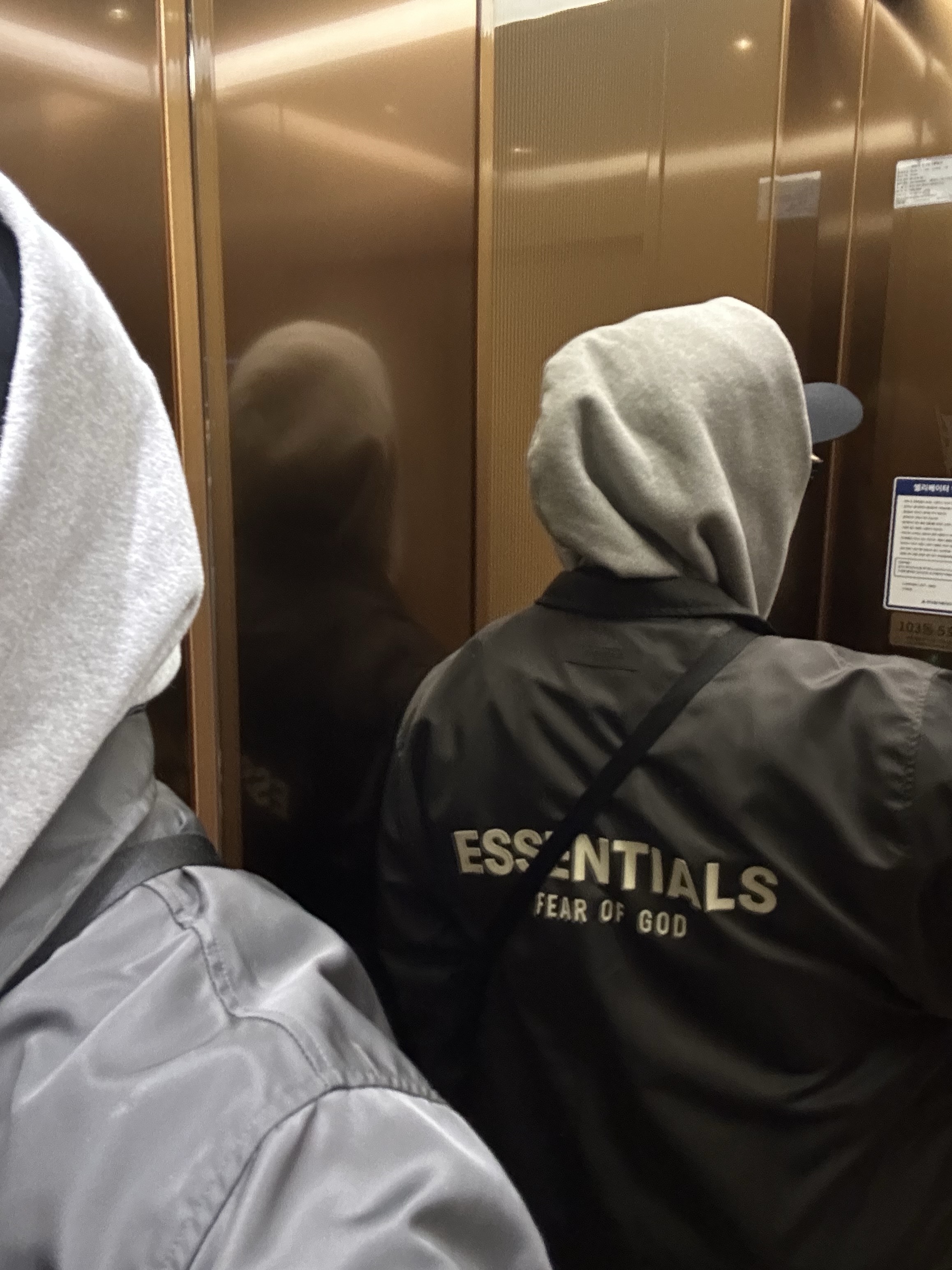 Chrome Hearts Fuck Hollywood Trucker Hat Black, Punch Drunk Parties Circle Logo Oversized Hoodie Gray 착용 스타일 - 2