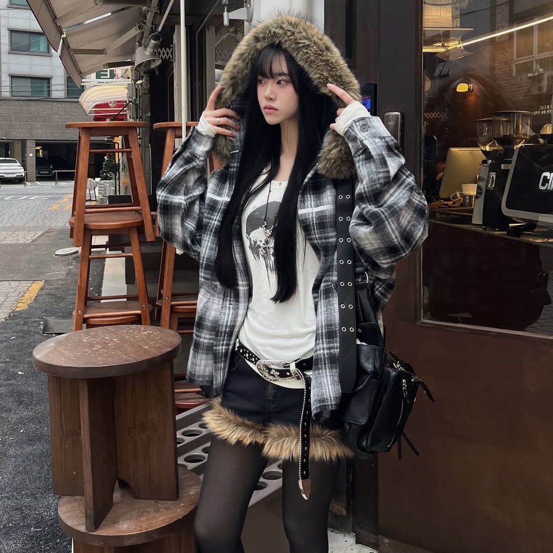 SPORT CHAMBER SC Fur Hood Shirt Black, Dr. Martens x Rick Owens Quad Sole Steel Toe Boots Black 착용 스타일 - 7