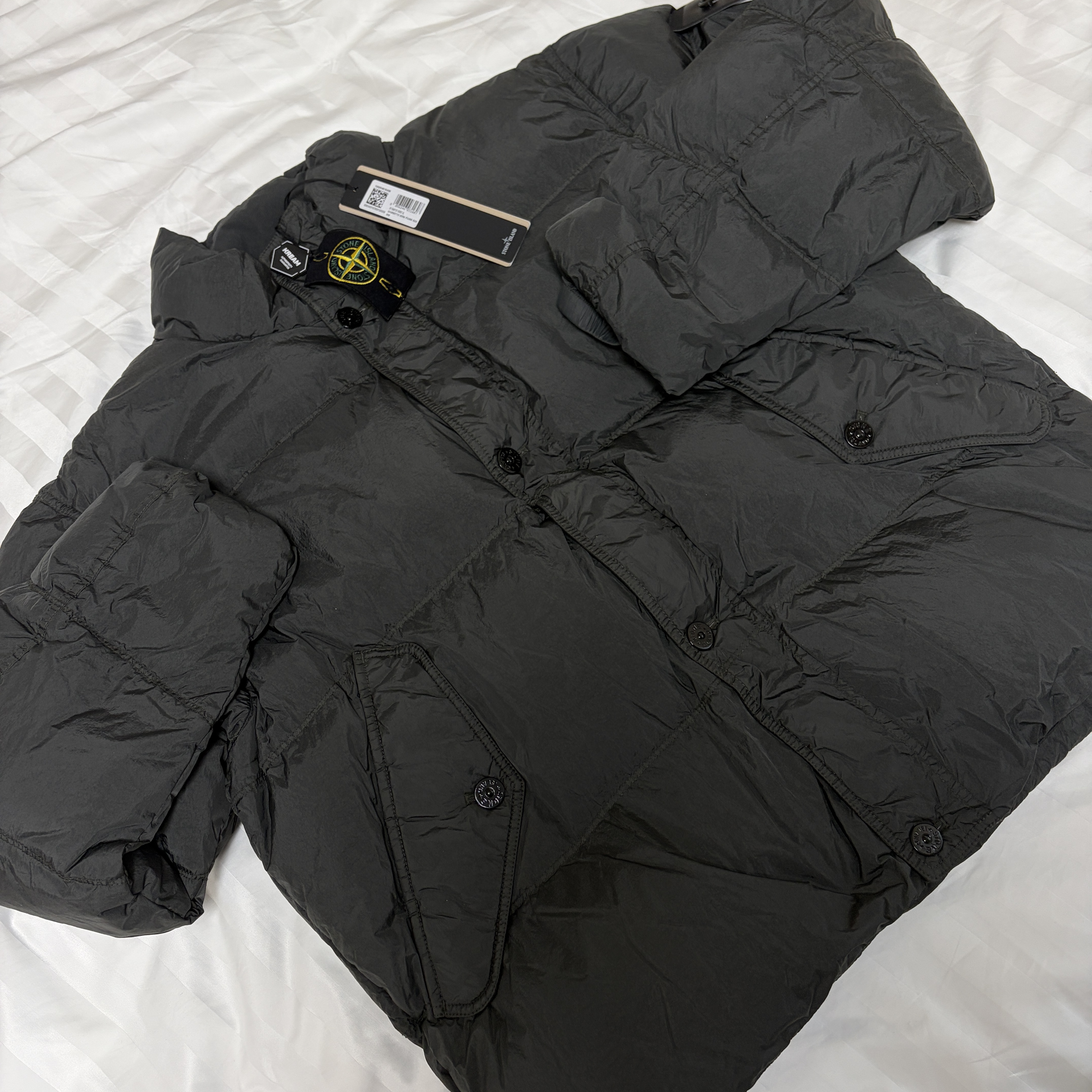 Stone Island 40123 Garment Dyed Crinkle Reps R-NY Down Jacket Lead - 24FW 착용 스타일