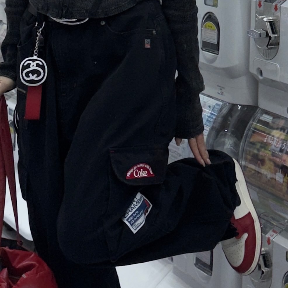 SPORT CHAMBER x Coca-Cola Cargo Pants Black 착용 스타일 - 5