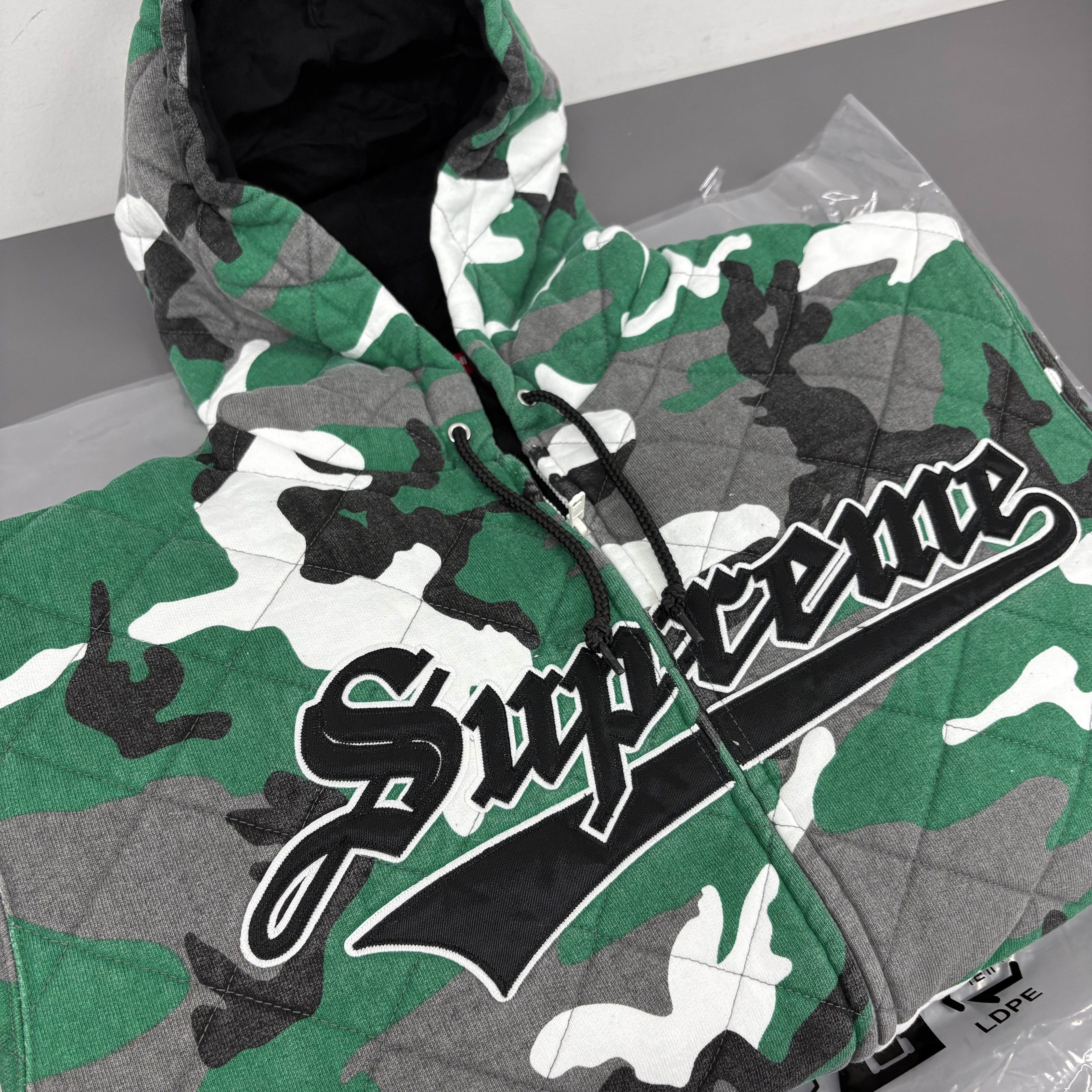 Supreme Quilted Zip Up Hooded Sweatshirt Green Camo - 25FW ์ฐฉ์ฉ ์คํ์ผ
