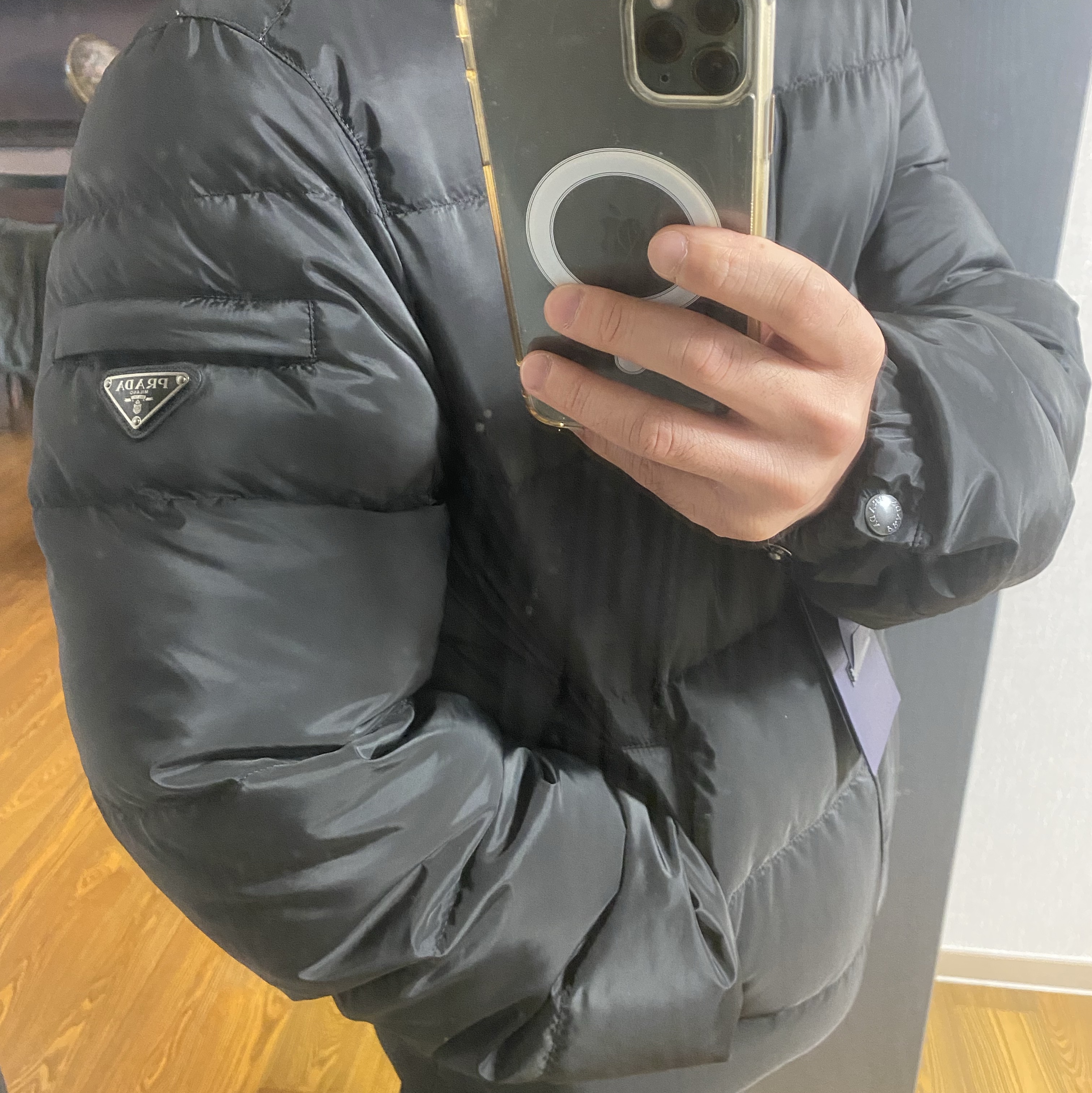 Prada Triangle Logo Down Jacket Black 착용 스타일 - 2