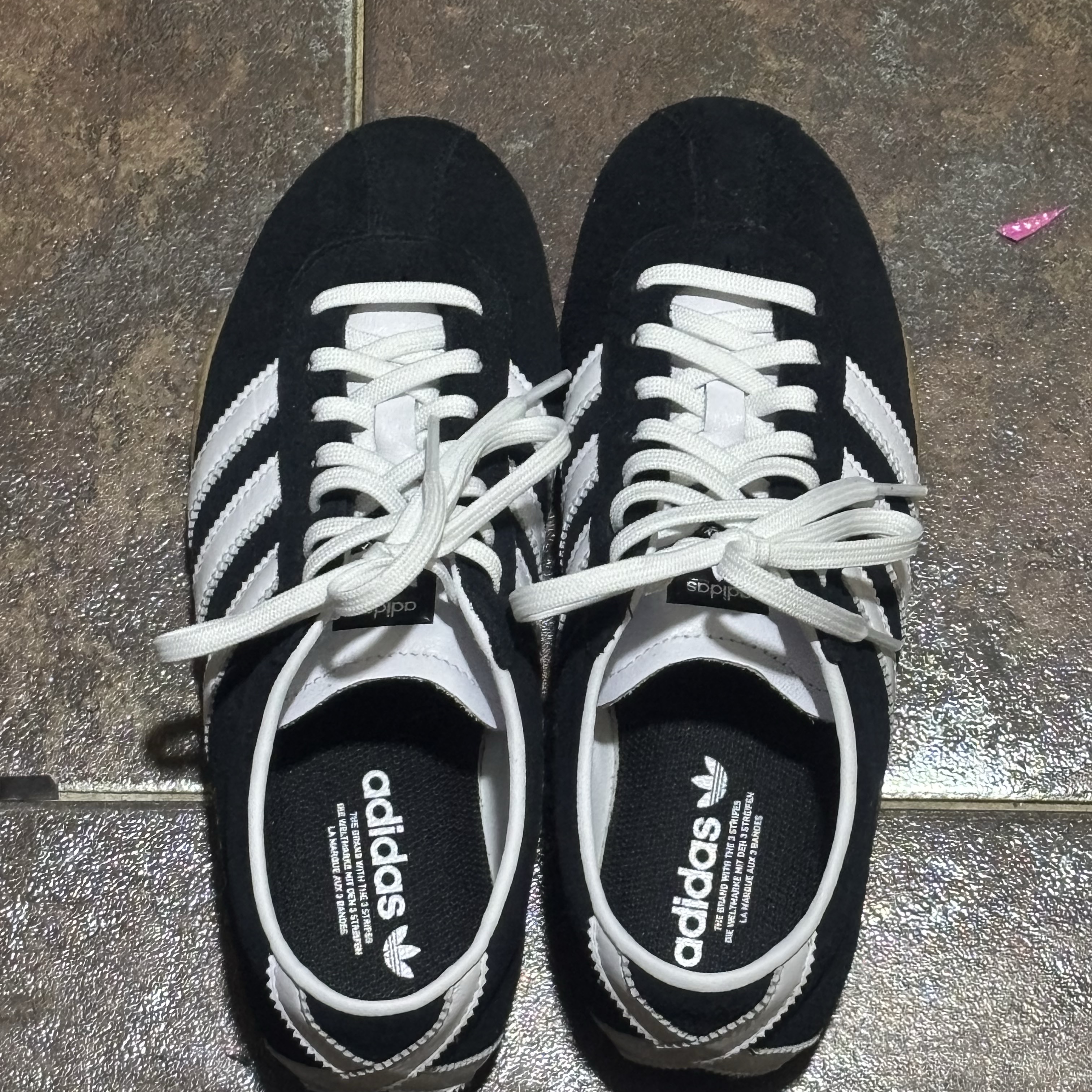 (W) Adidas Tokyo Core Black Cloud White 착용 스타일