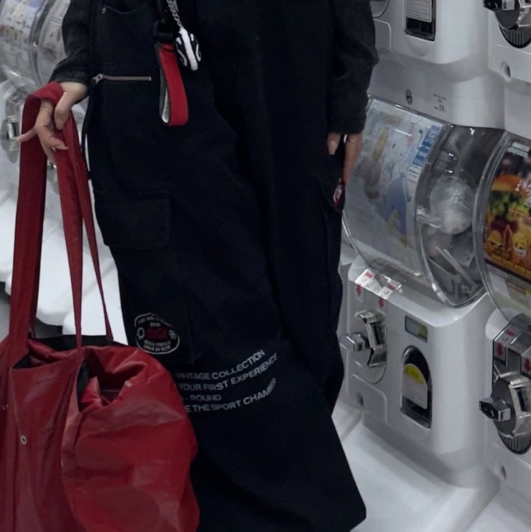 SPORT CHAMBER x Coca-Cola Cargo Pants Black 착용 스타일 - 3