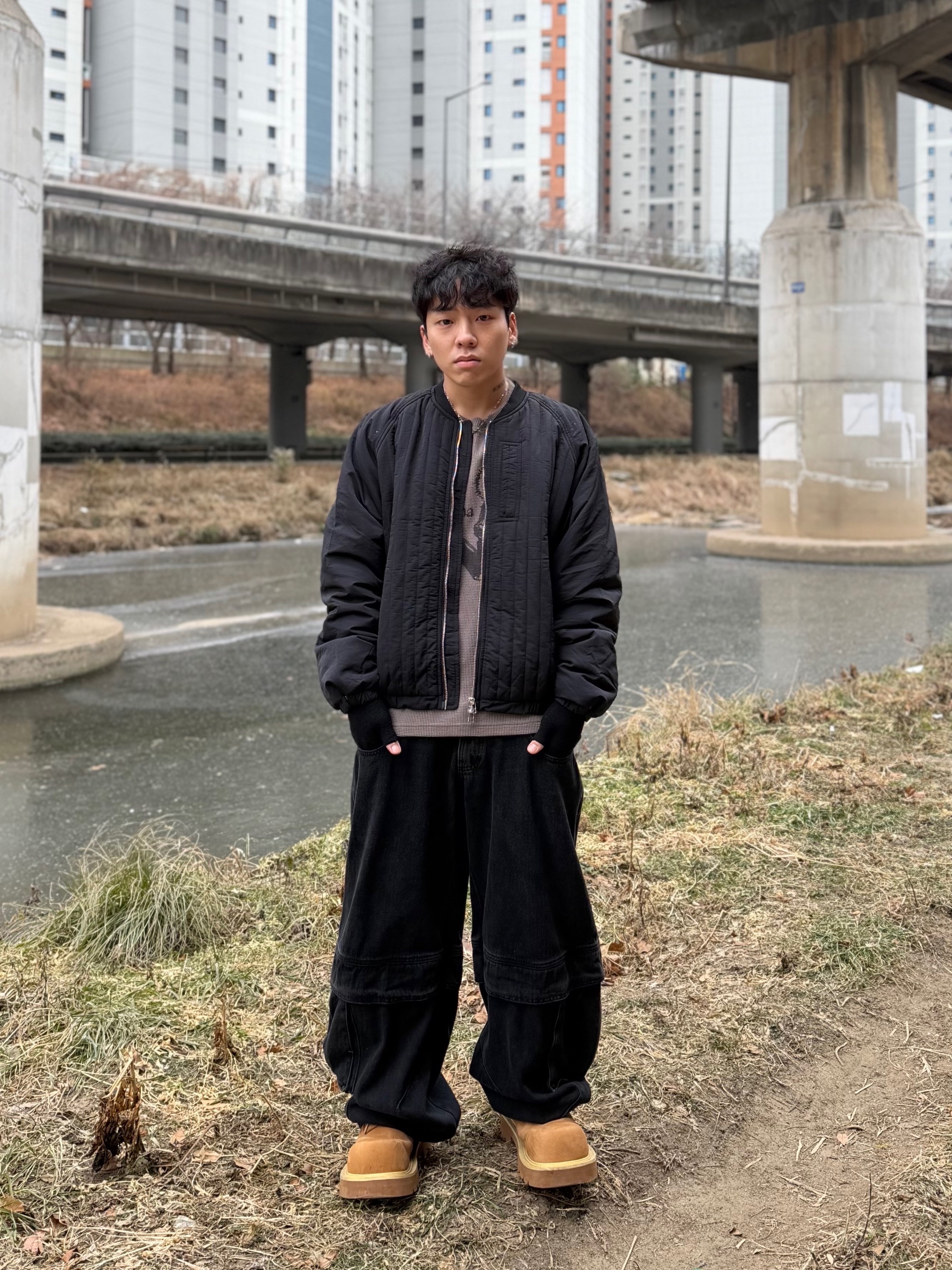 noun Quilted Jumper Black, noun Quilted Jumper Taupe 착용 스타일 - 2