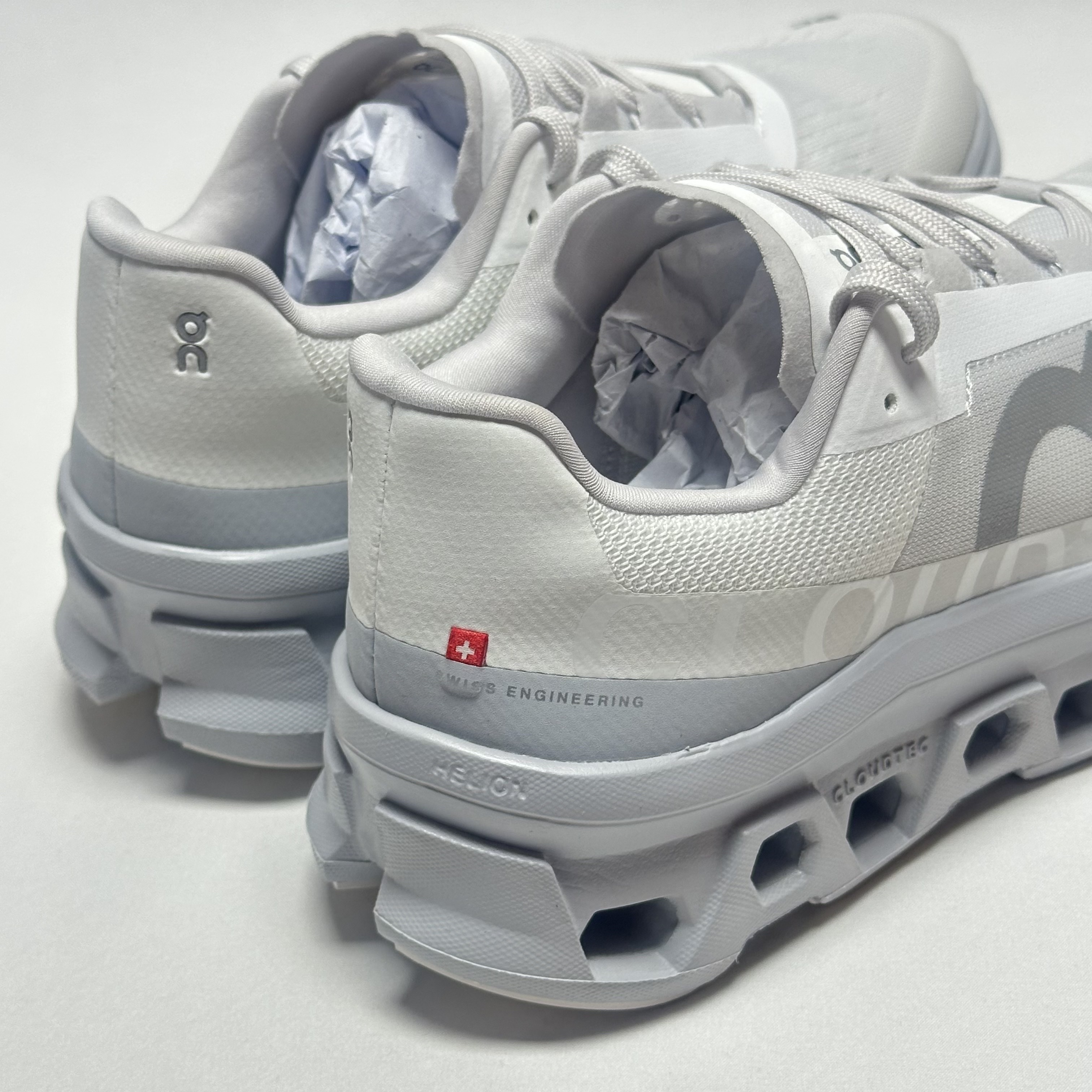 On Running Cloudmonster White Glacier 착용 스타일 - 2