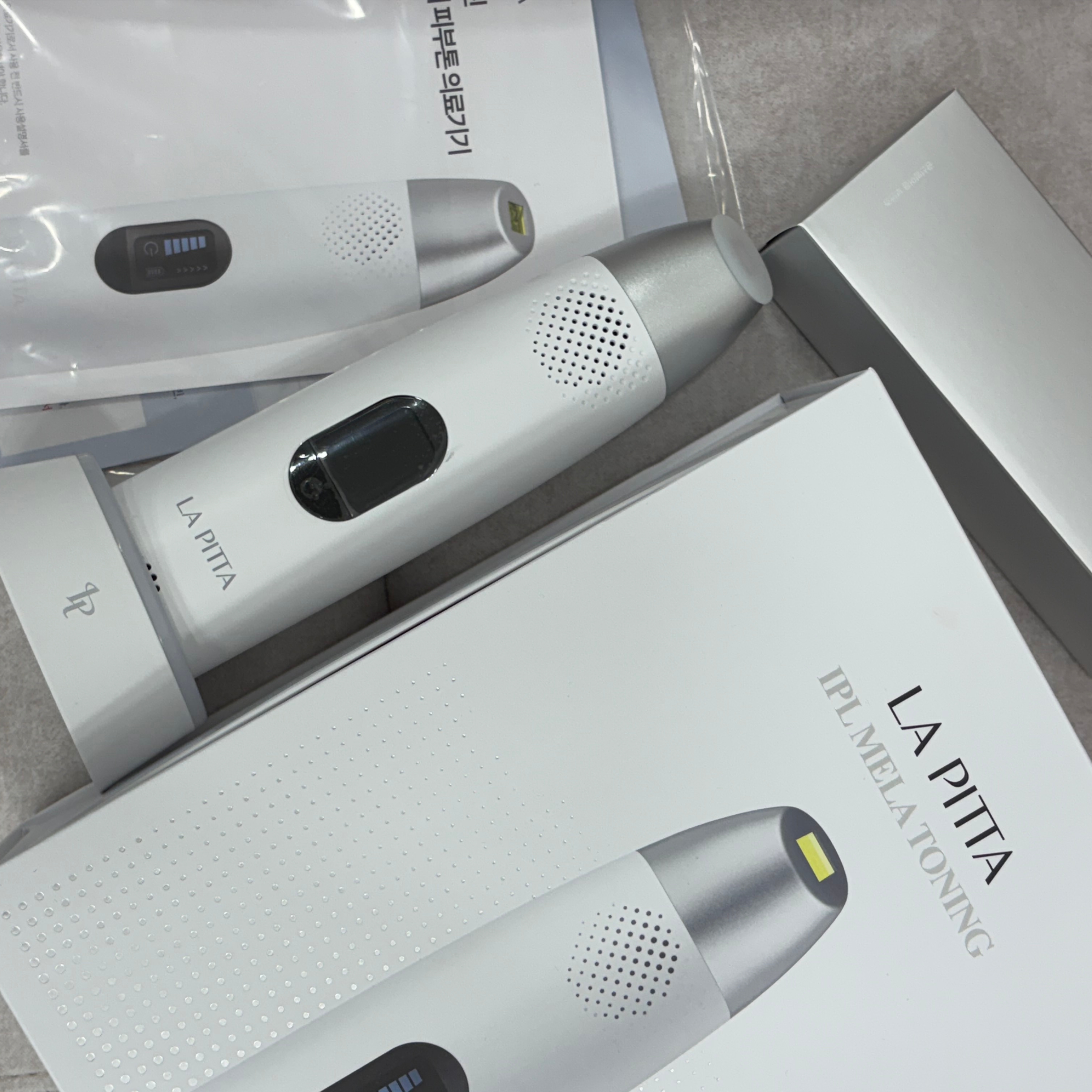 LA PITTA Melaclean IPL Pigmentation & Skin Tone Correction Medical Device 착용 스타일