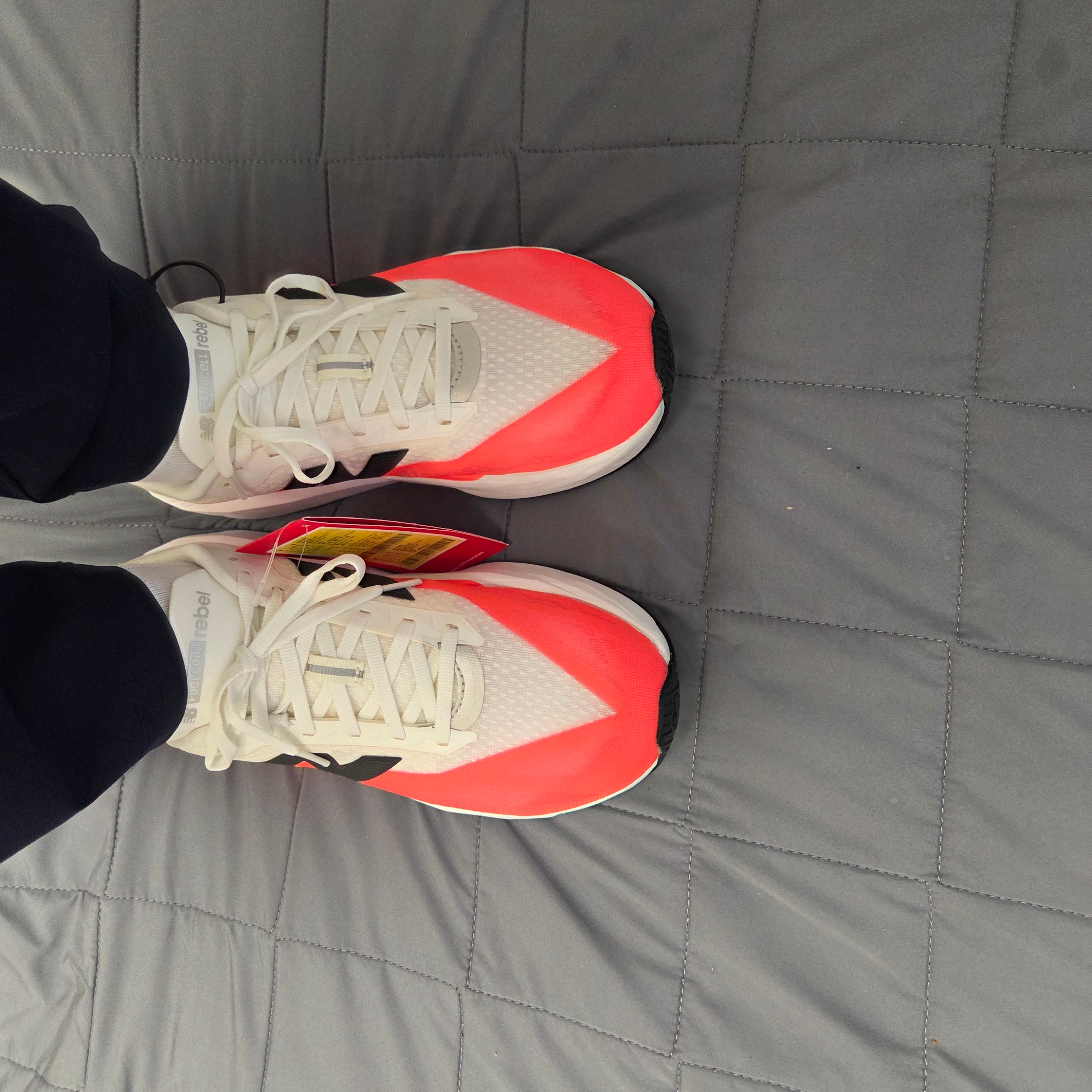 New Balance FuelCell Rebel v5 Urgent Red White Sea Salt - D Standard 착용 스타일