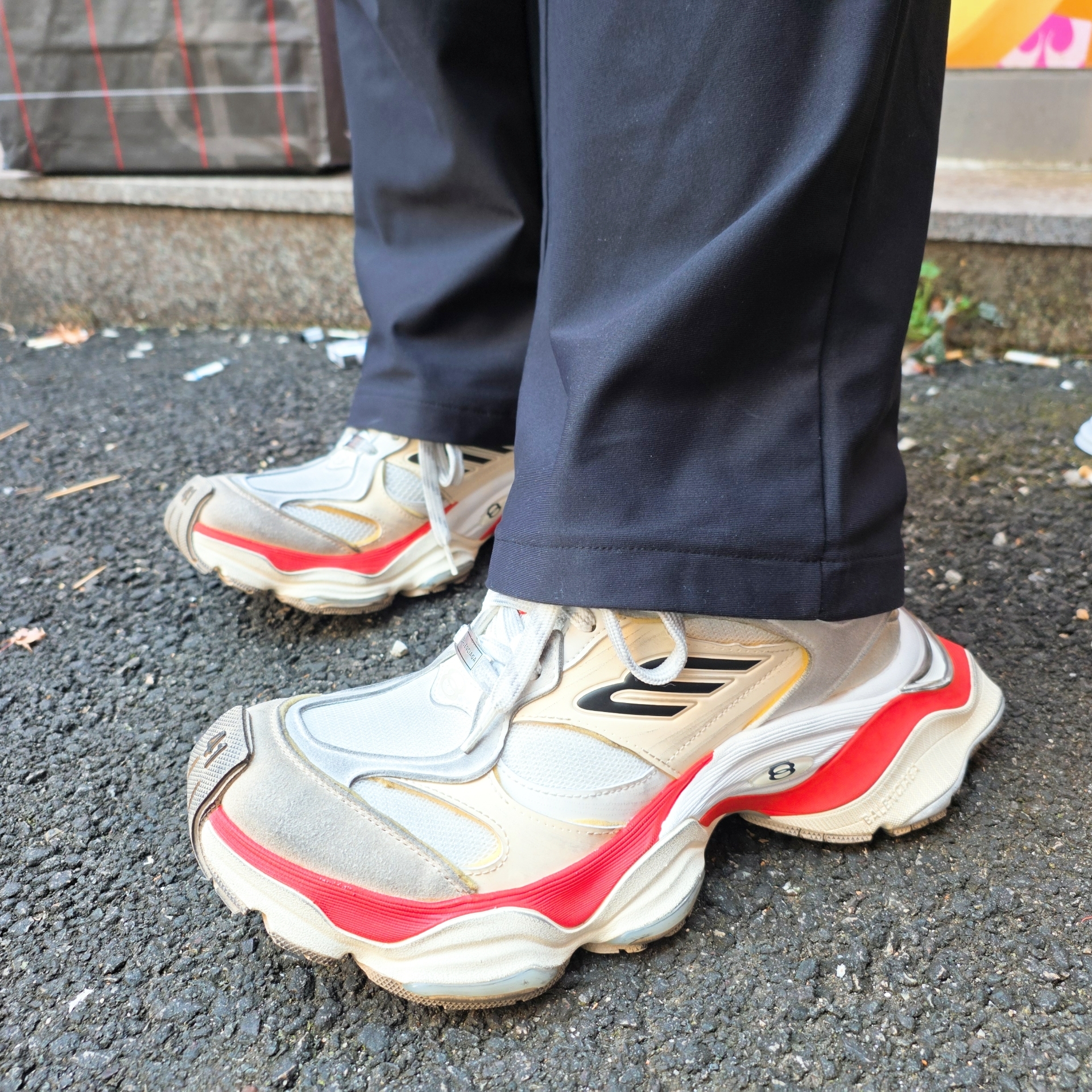 Balenciaga Cargo Sneakers Beige Grey Red 착용 스타일