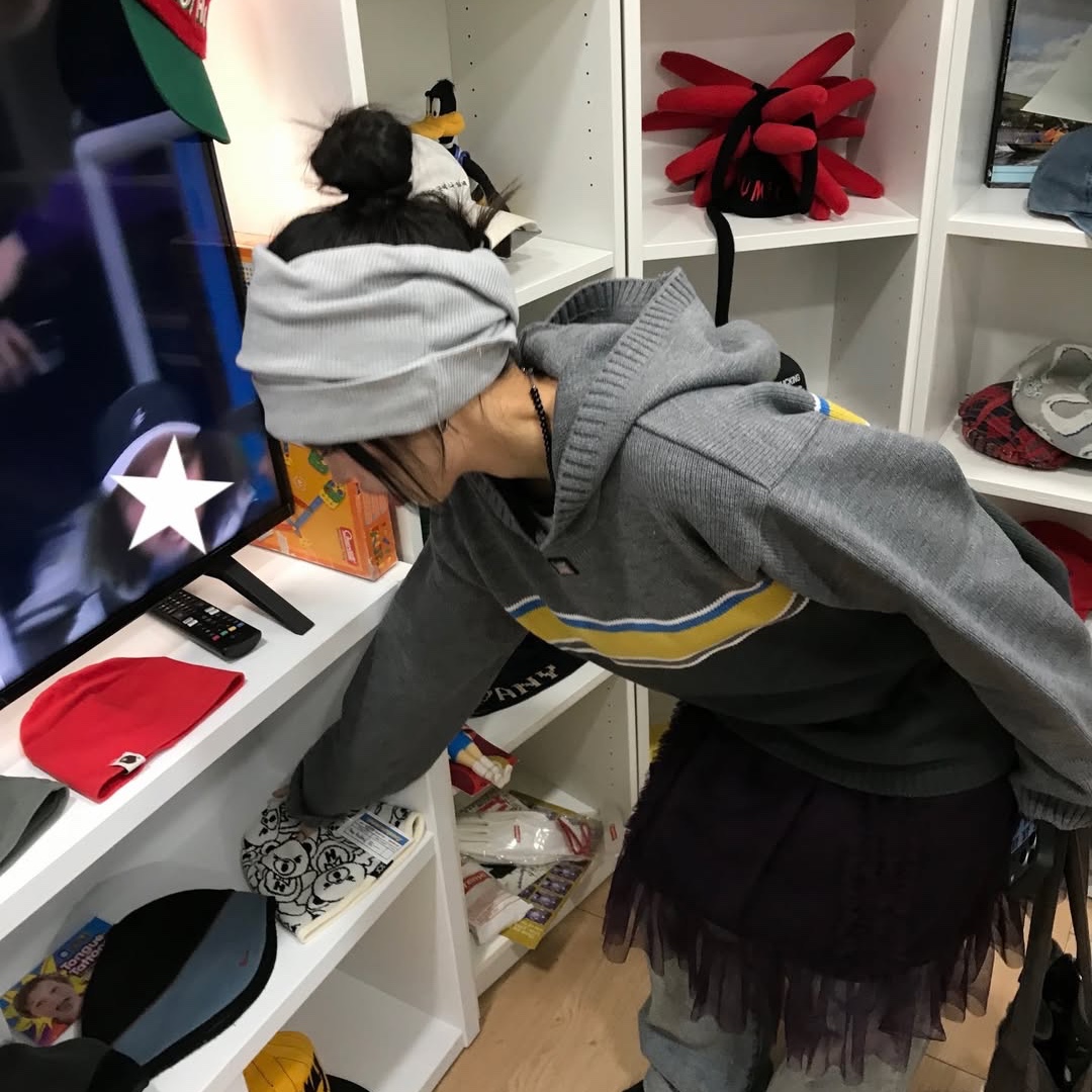 SPORT CHAMBER SC Glide Knit Hoodie Charcoal 착용 스타일 - 3