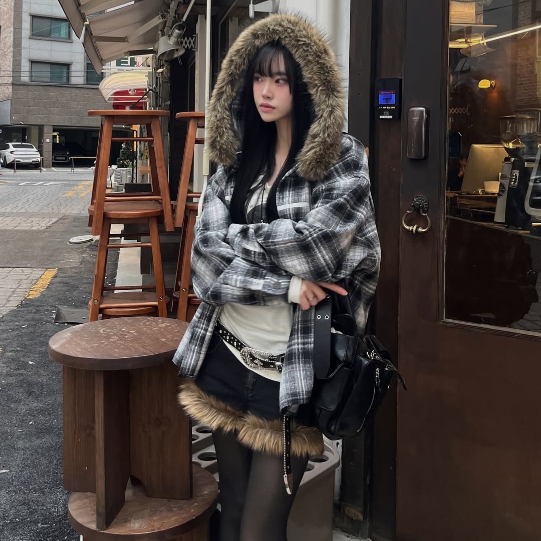 SPORT CHAMBER SC Fur Hood Shirt Black, Dr. Martens x Rick Owens Quad Sole Steel Toe Boots Black 착용 스타일 - 5