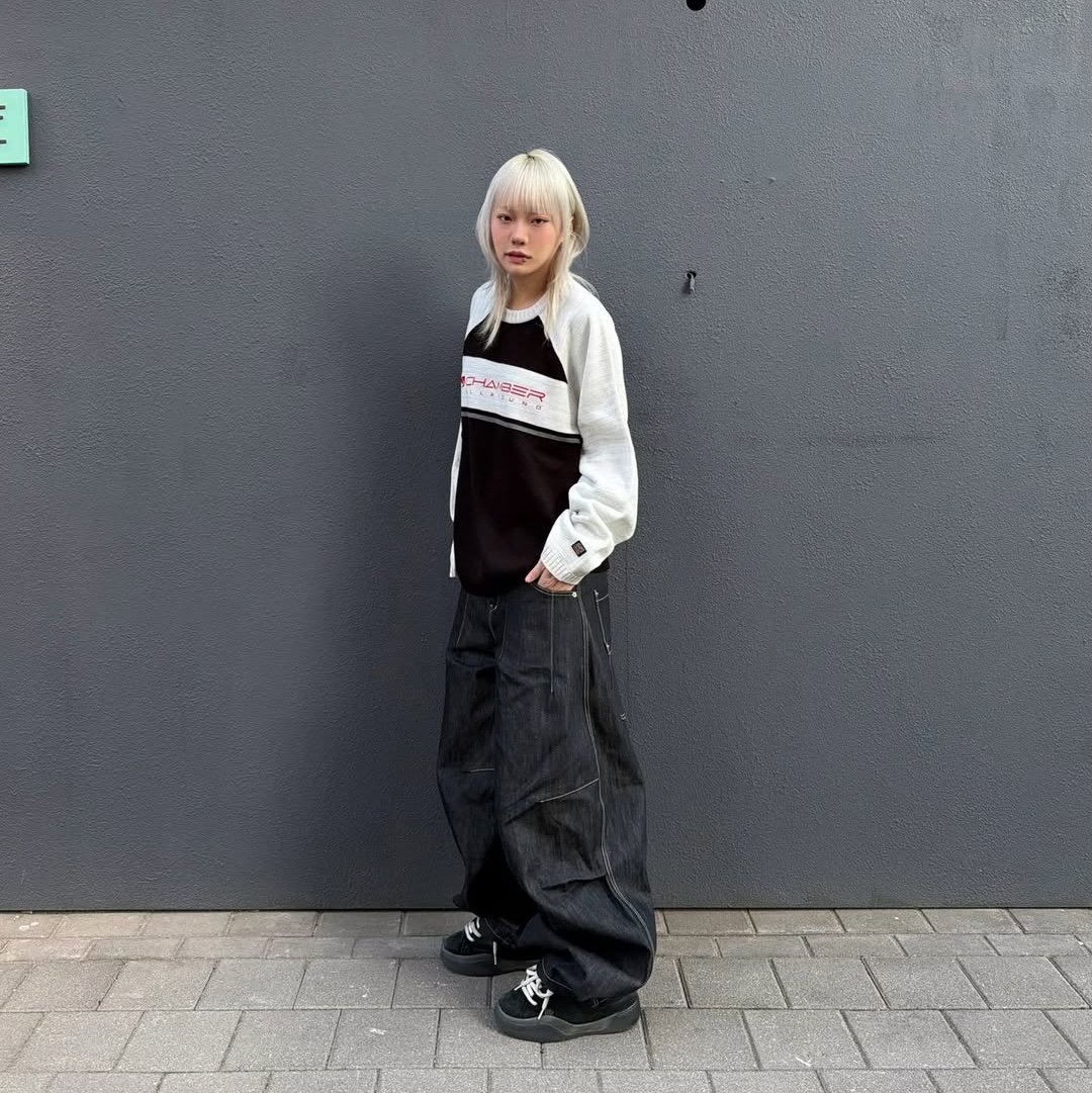 SPORT CHAMBER x Coca-Cola Sweater Black 착용 스타일 - 6