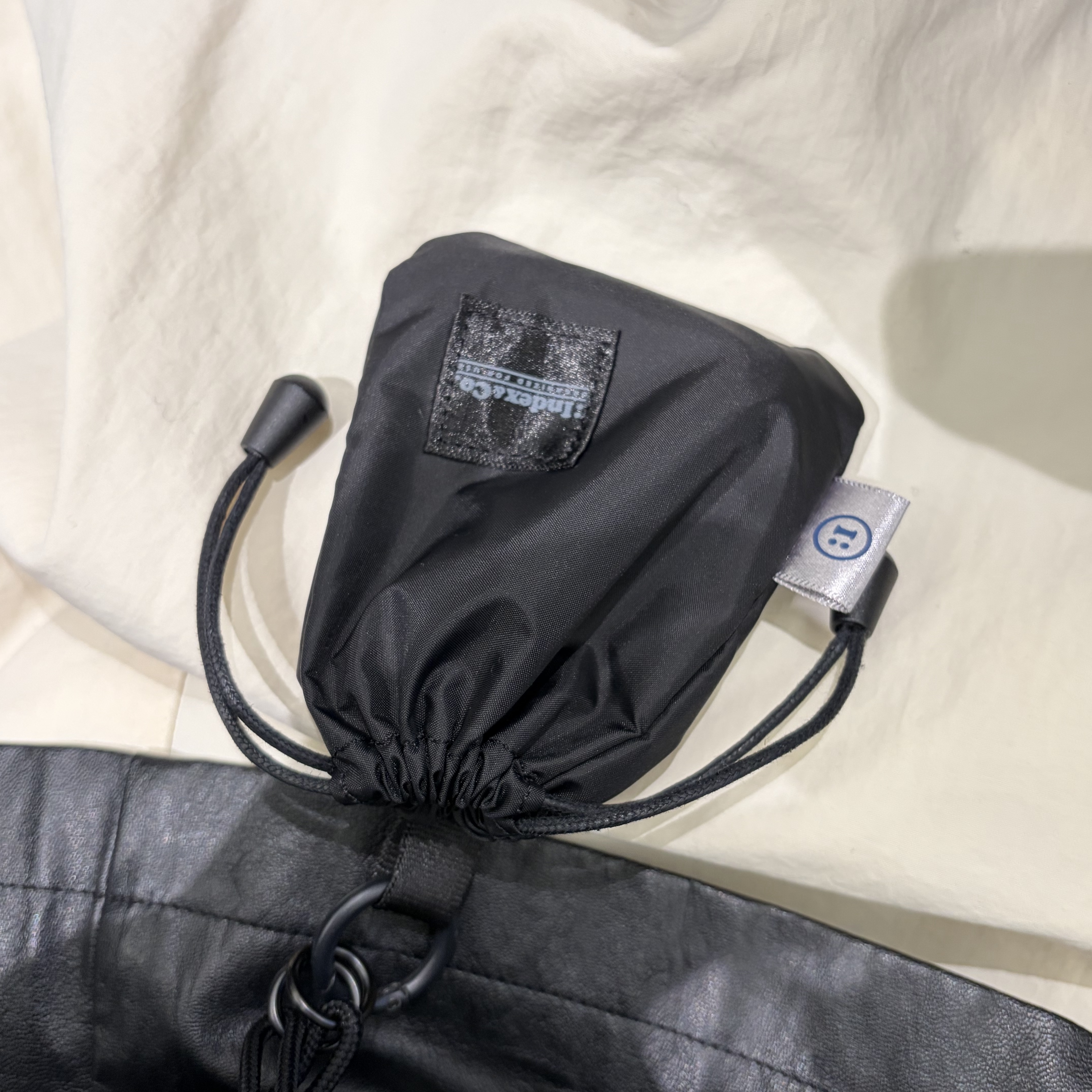 Index&Co. Movin 1012 Key Sling Pocket BK, Index&Co. Movin 611 Key Sling Pocket Man BK 착용 스타일 - 2