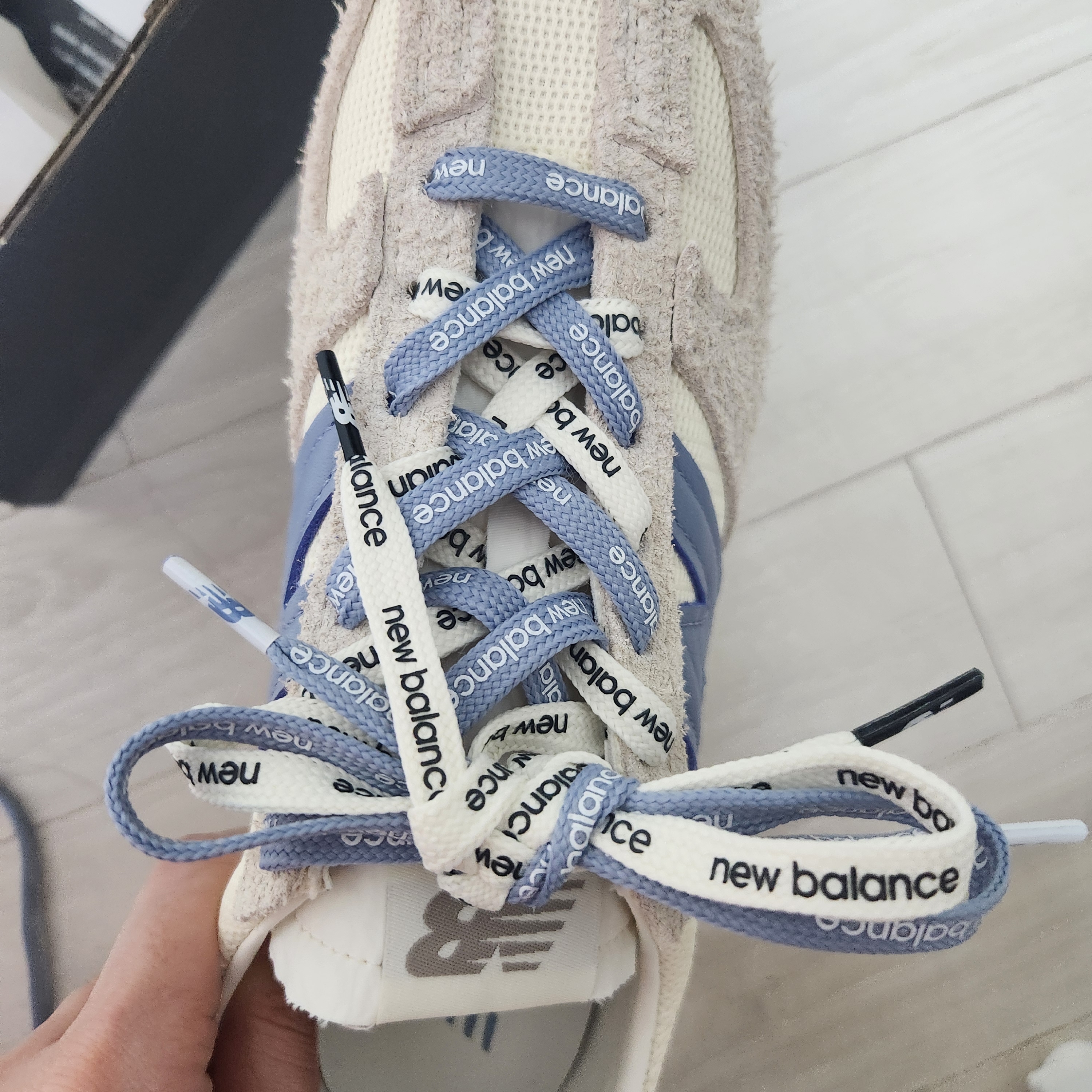 New Balance 471 Timberwolf Angora 착용 스타일
