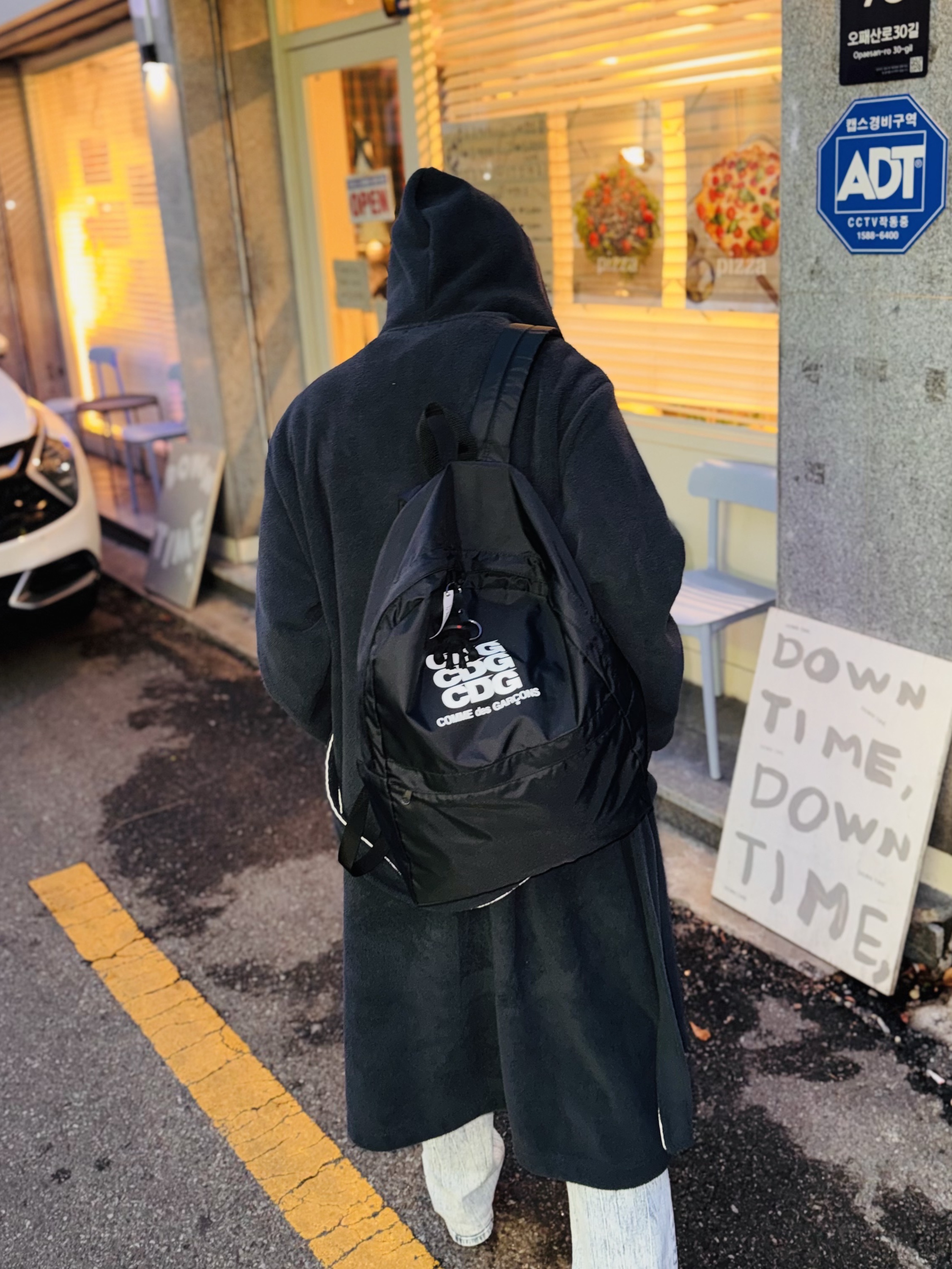 CDG Backpack Black 착용 스타일 - 3