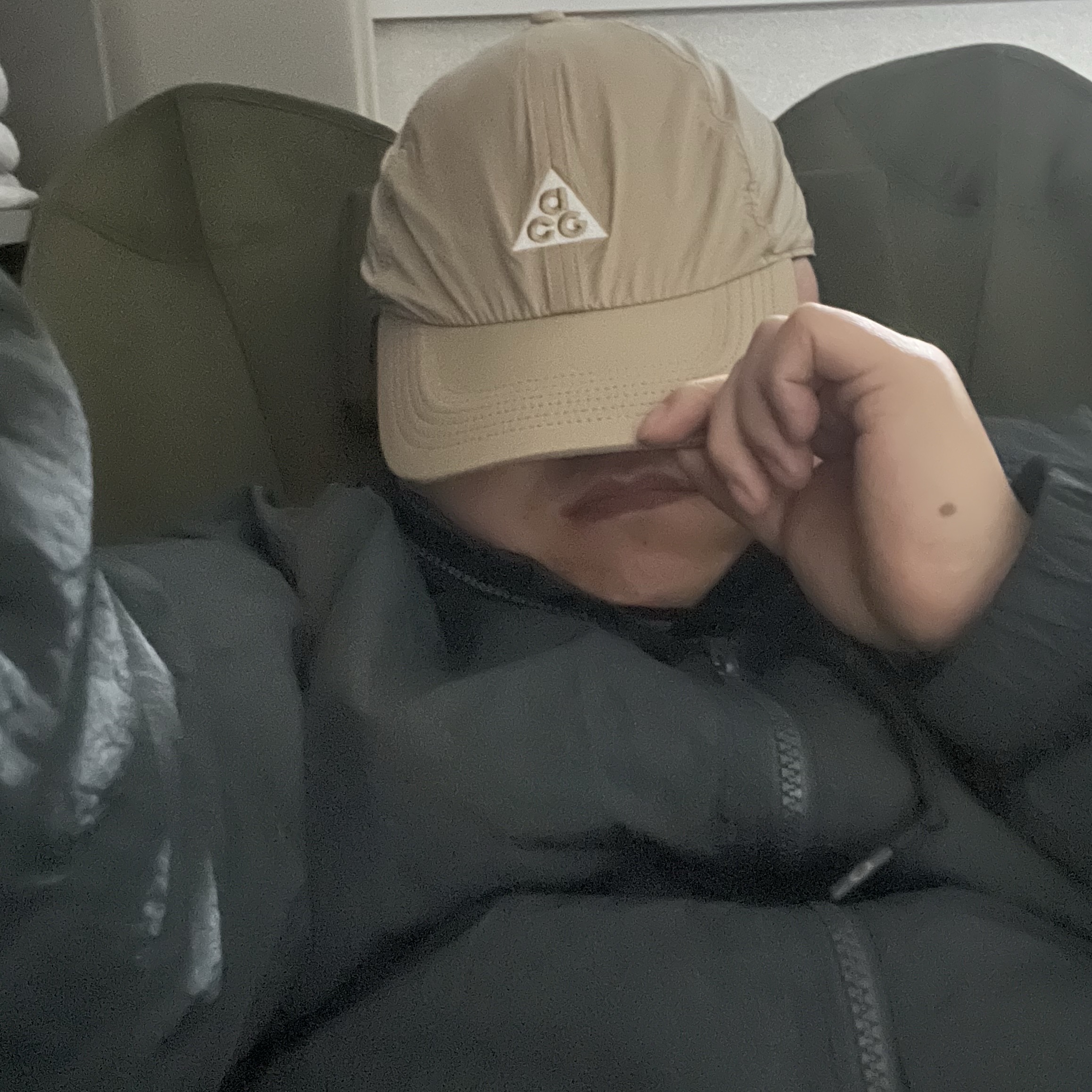 Nike ACG Dri-Fit Club Trail Cap Parachute Beige, Oakley x PNS Off Race Hoodie Black Olive 착용 스타일