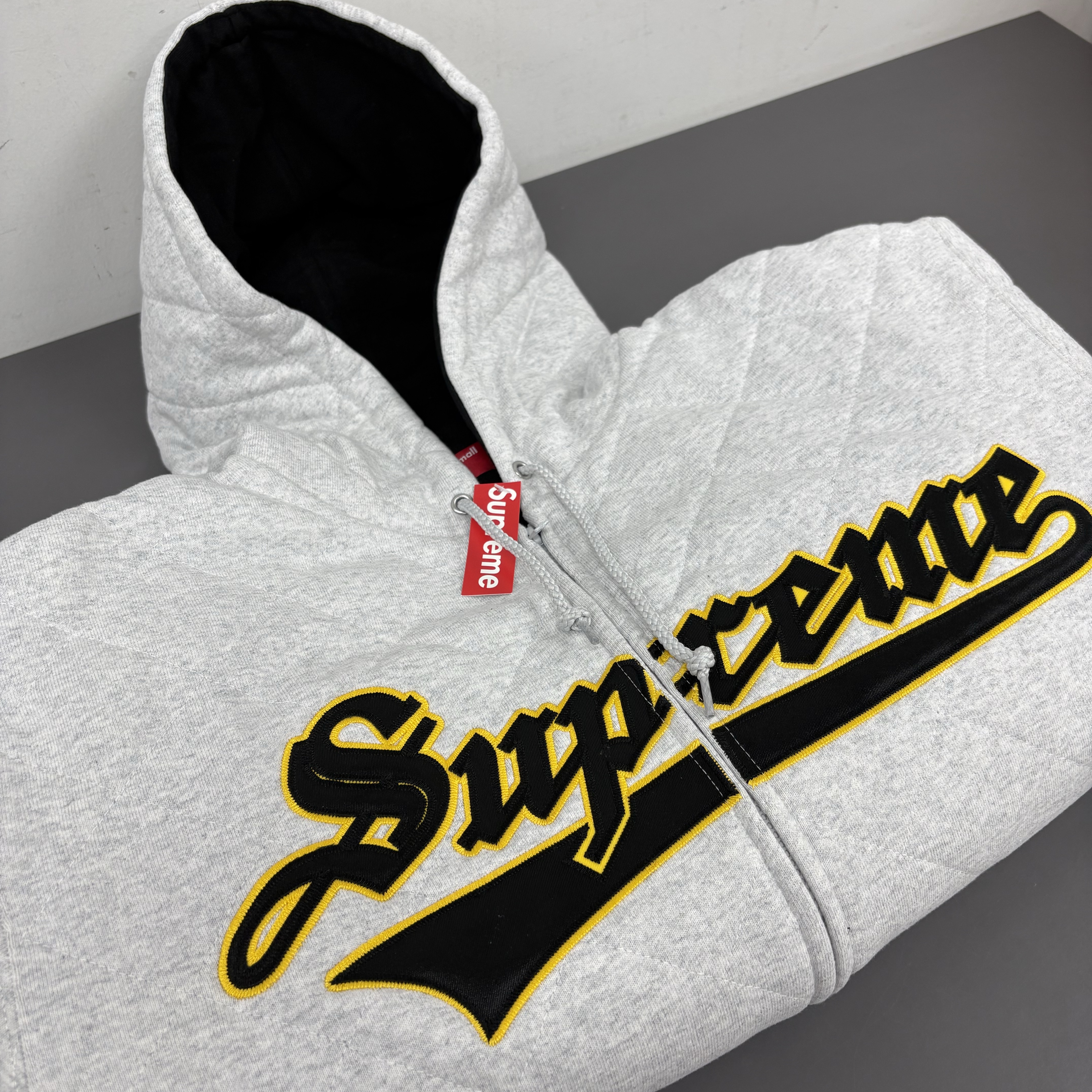 Supreme Quilted Zip Up Hooded Sweatshirt Ash Grey - 25FW ์ฐฉ์ฉ ์คํ์ผ