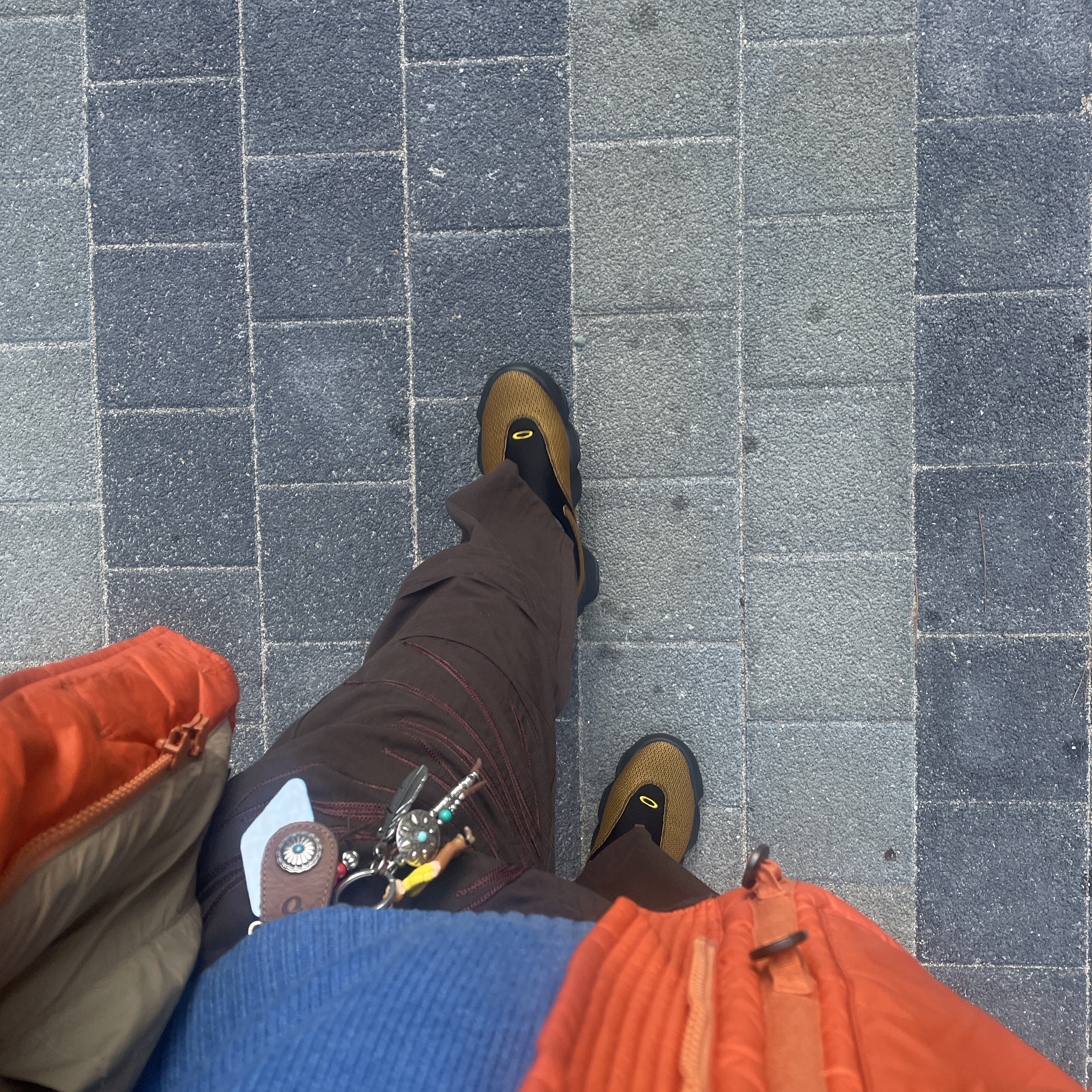 Oakley Factory Team x Brain Dead Jacquard Flesh Yellow Black 착용 스타일