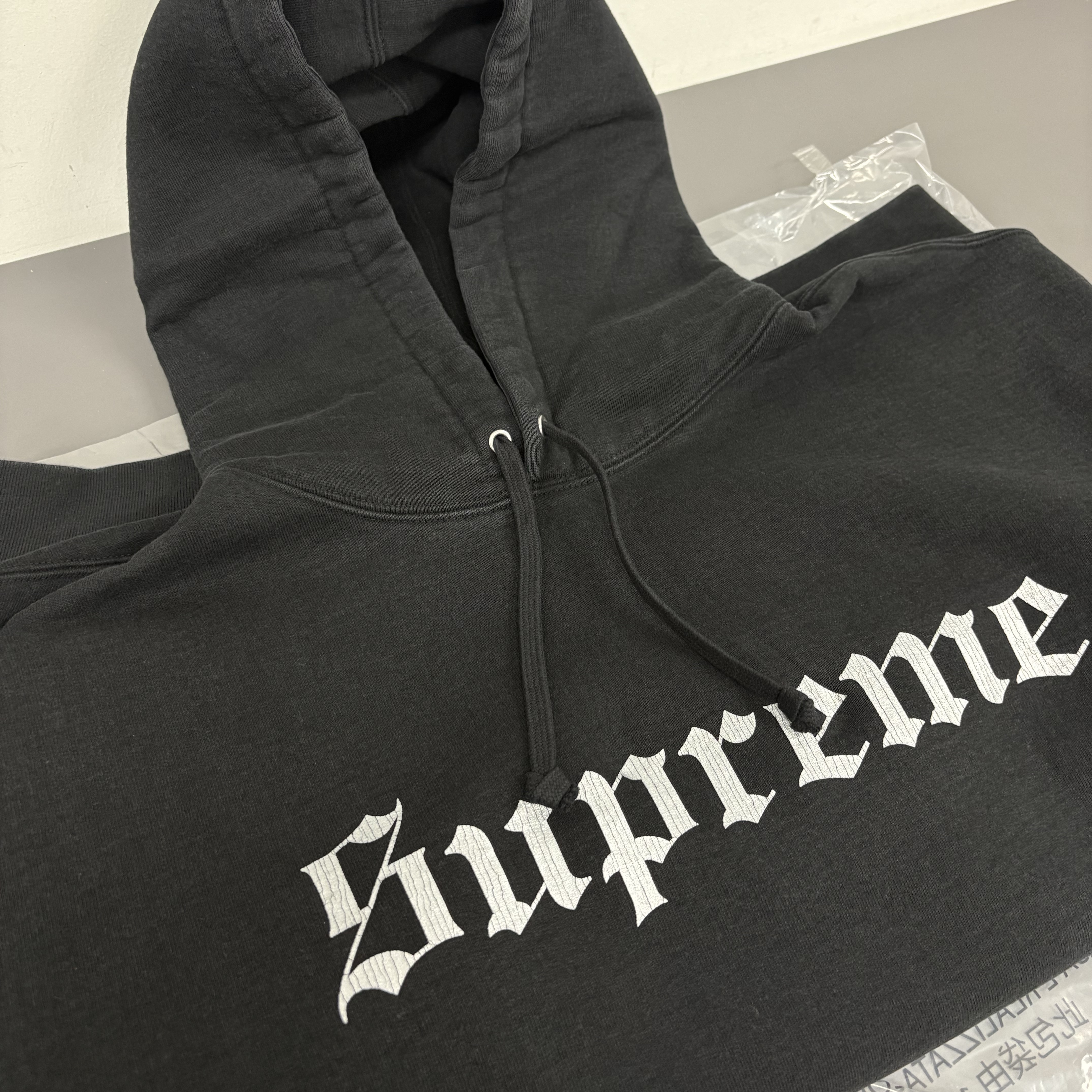 Supreme Washed Old English Hooded Sweatshirt Black - 25FW ์ฐฉ์ฉ ์คํ์ผ