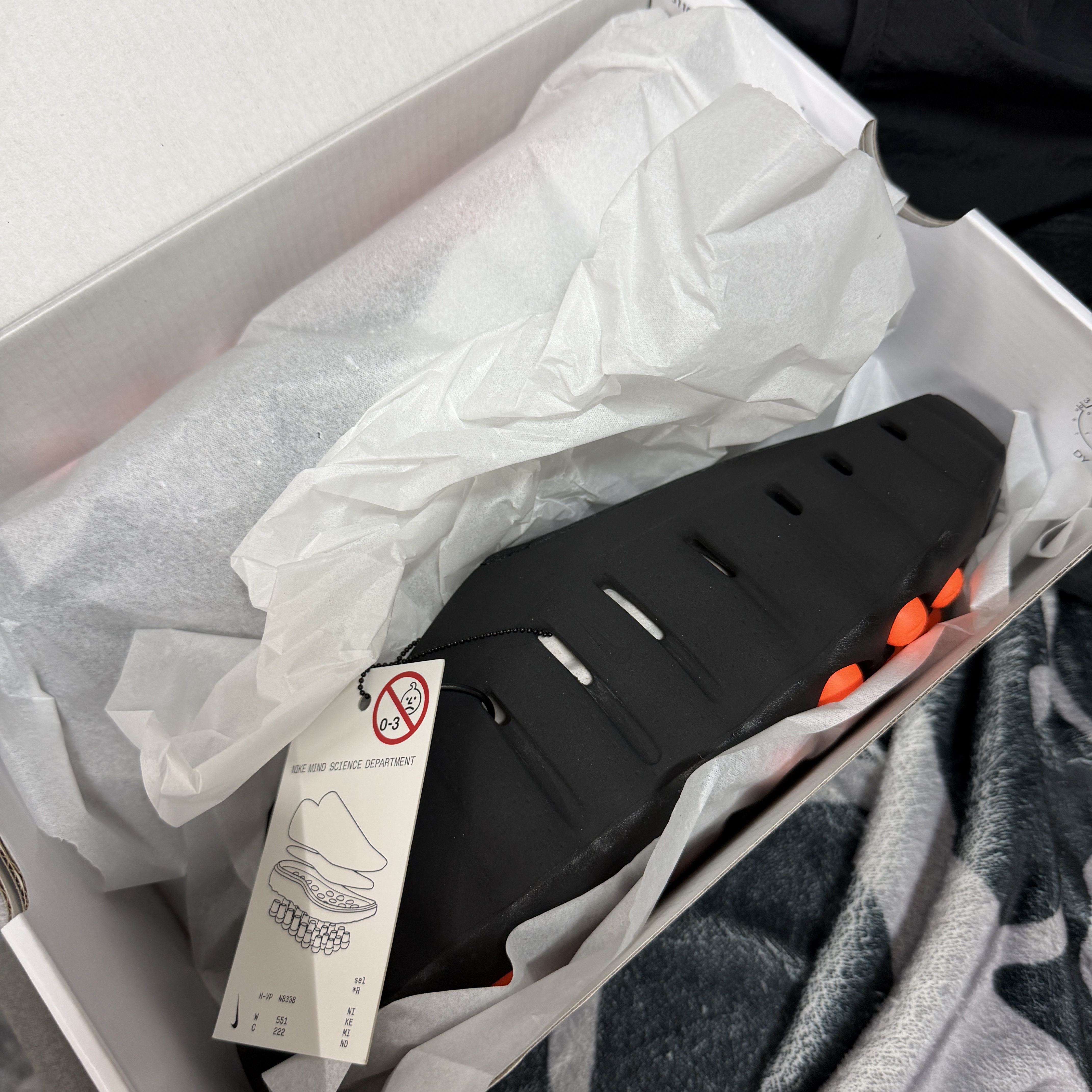 Nike Mind 001 Black Chrome 착용 스타일