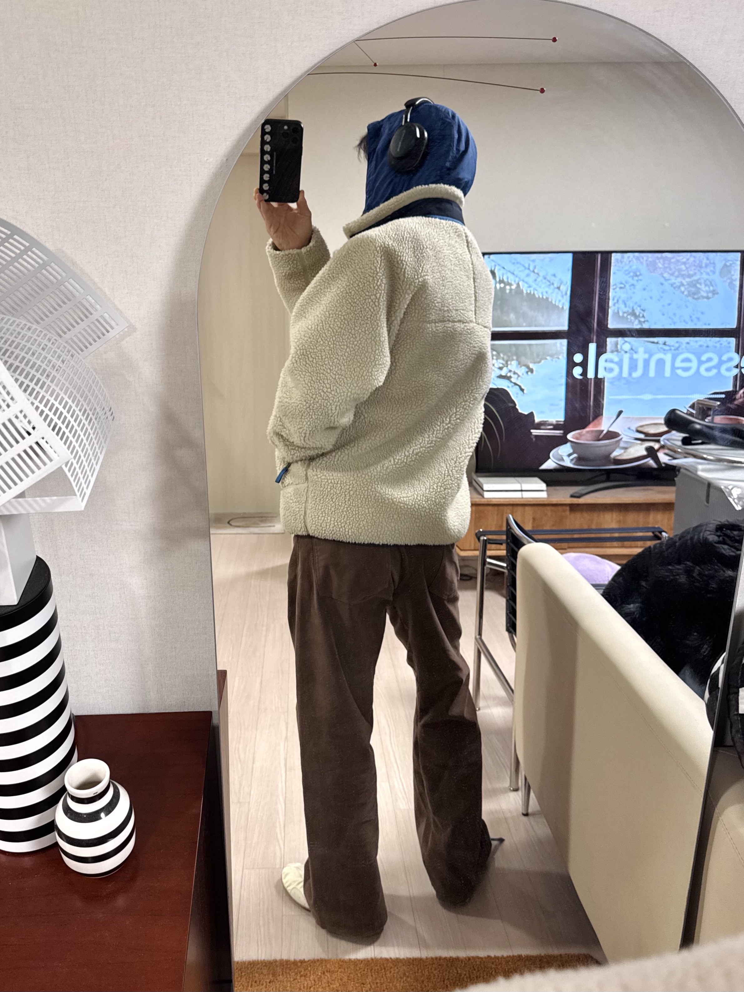 Patagonia Classic Retro-X Jacket Natural, Nike x Jacquemus Moon Shoe SP Alabaster Off Noir 착용 스타일