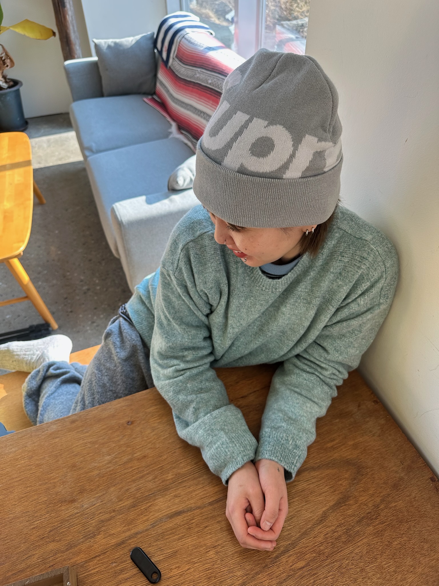 Supreme Big Logo Beanie Grey - 23FW 착용 스타일 - 2