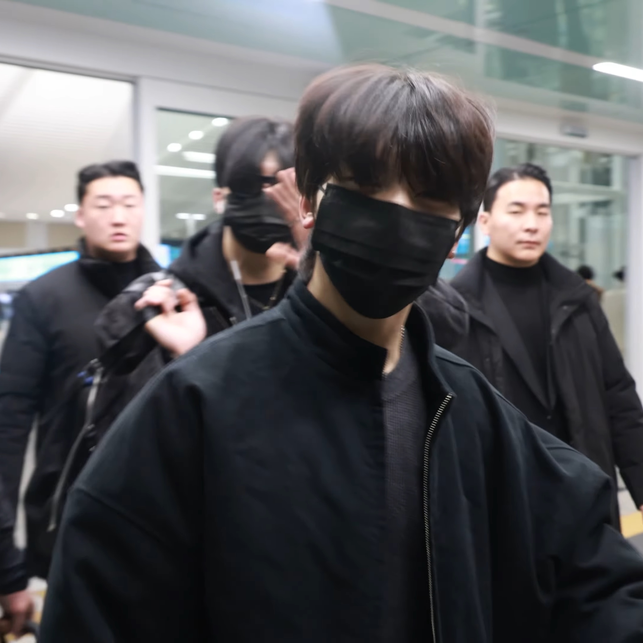 Nonnod Moleskin Bomber Black, Nonnod Moleskin Bomber Camel 착용 스타일 - 1