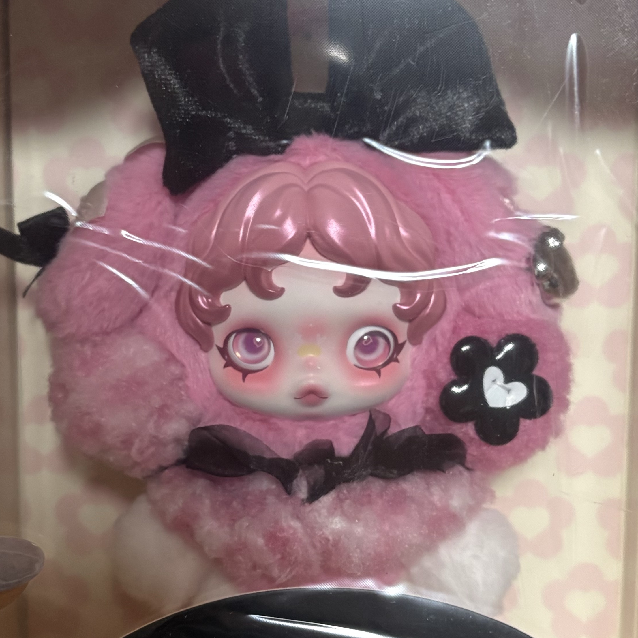 Pop Mart Skullpanda x My Melody Plush 착용 스타일