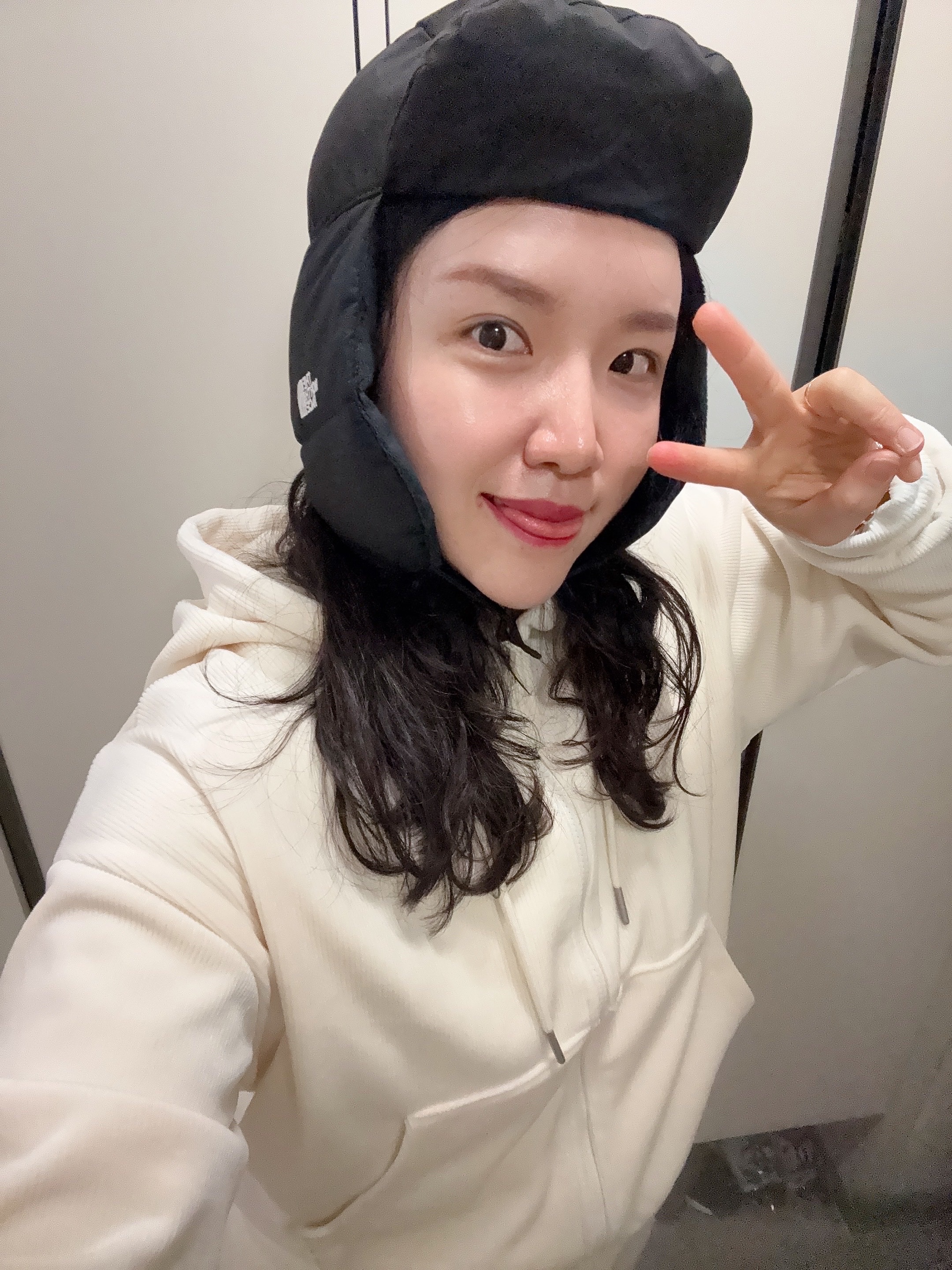 The North Face White Label Project Down Jacket RDS Black - 25FW, The North Face T-Ball Earmuff Cap Black - 25FW 착용 스타일 - 2