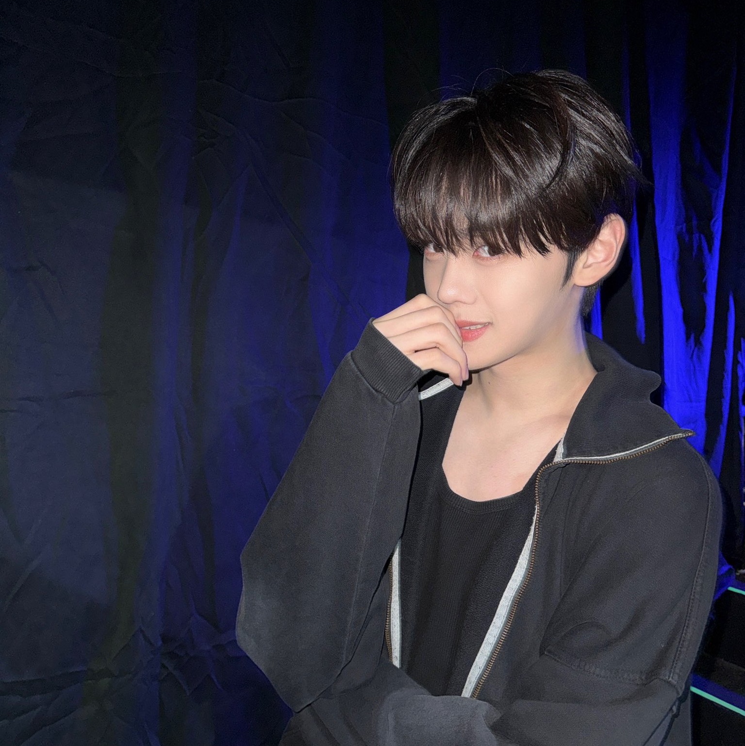 Undermycar Mu.94 Anti Fxxking Logo Play Brush Washed High Neck Zip-up Black, Undermycar Mu.94 Anti Fxxking Logo Play Brush Washed High Neck Zip-up Olive 착용 스타일 - 1