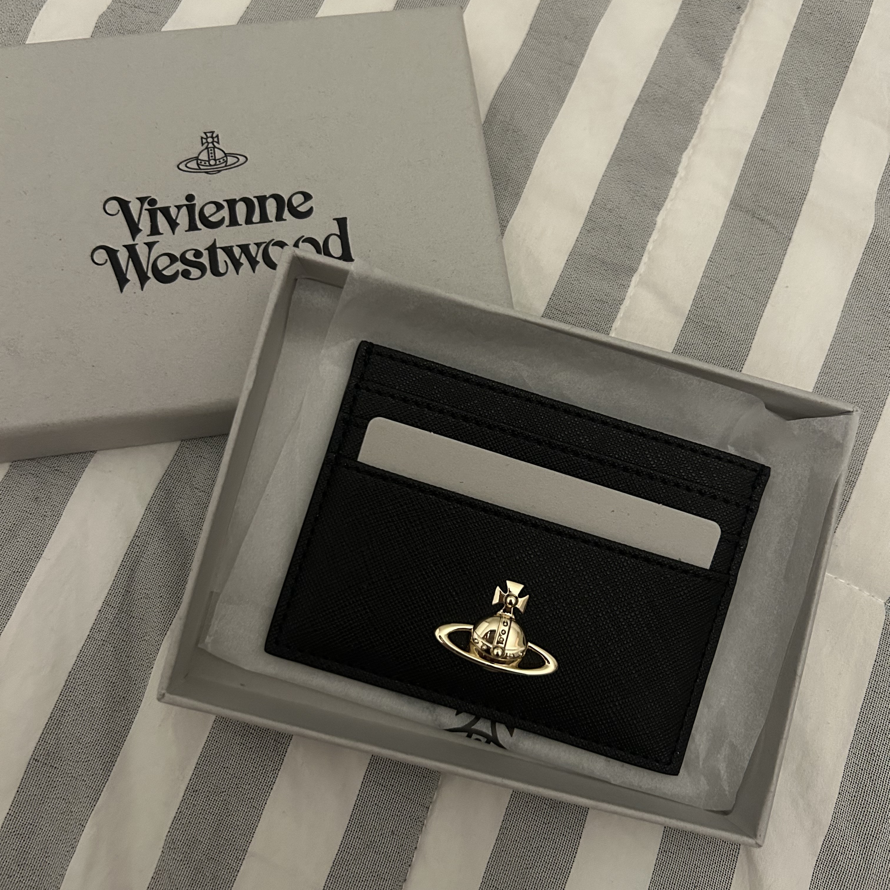 Vivienne Westwood Logo Flat Card Holder Black 착용 스타일