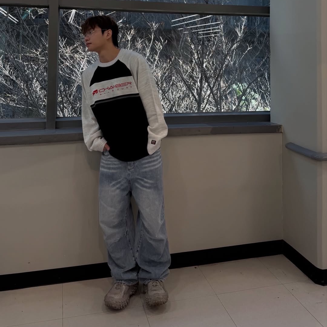 SPORT CHAMBER x Coca-Cola Sweater Black 착용 스타일 - 2