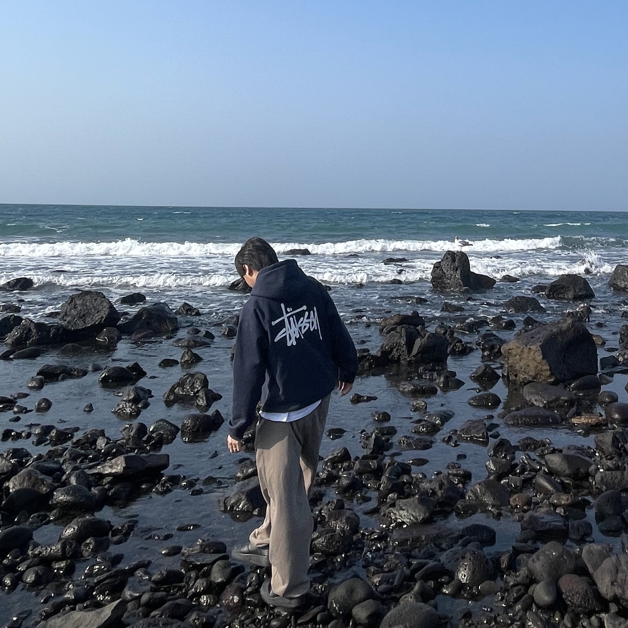 Stussy Basic Stussy Hoodie Navy, Nike x Supreme Air Force 1 Low Black 착용 스타일