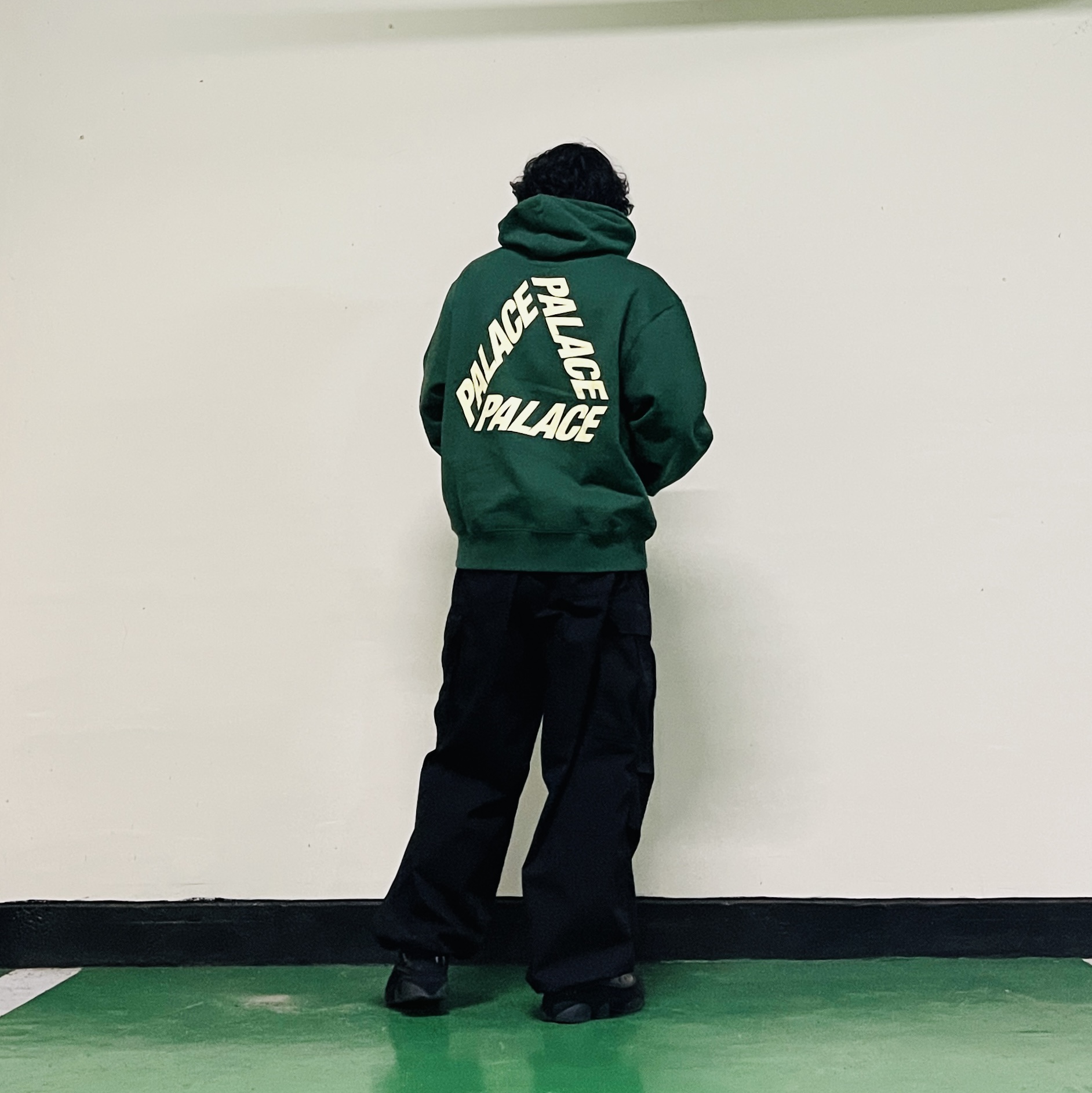 Palace P 3 Print Hood Racey Green - 25FW, Jordan 13 Retro Cap and Gown 착용 스타일 - 3